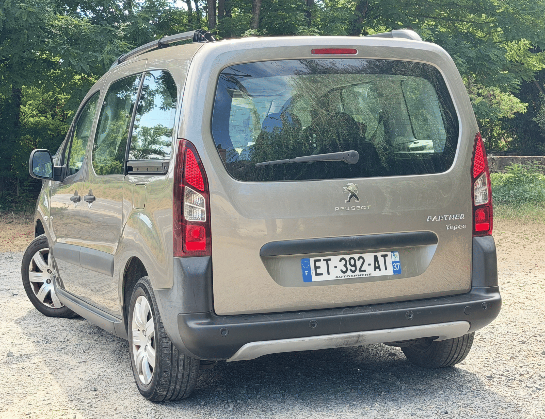 Peugeot Partner Tepee avec GPS