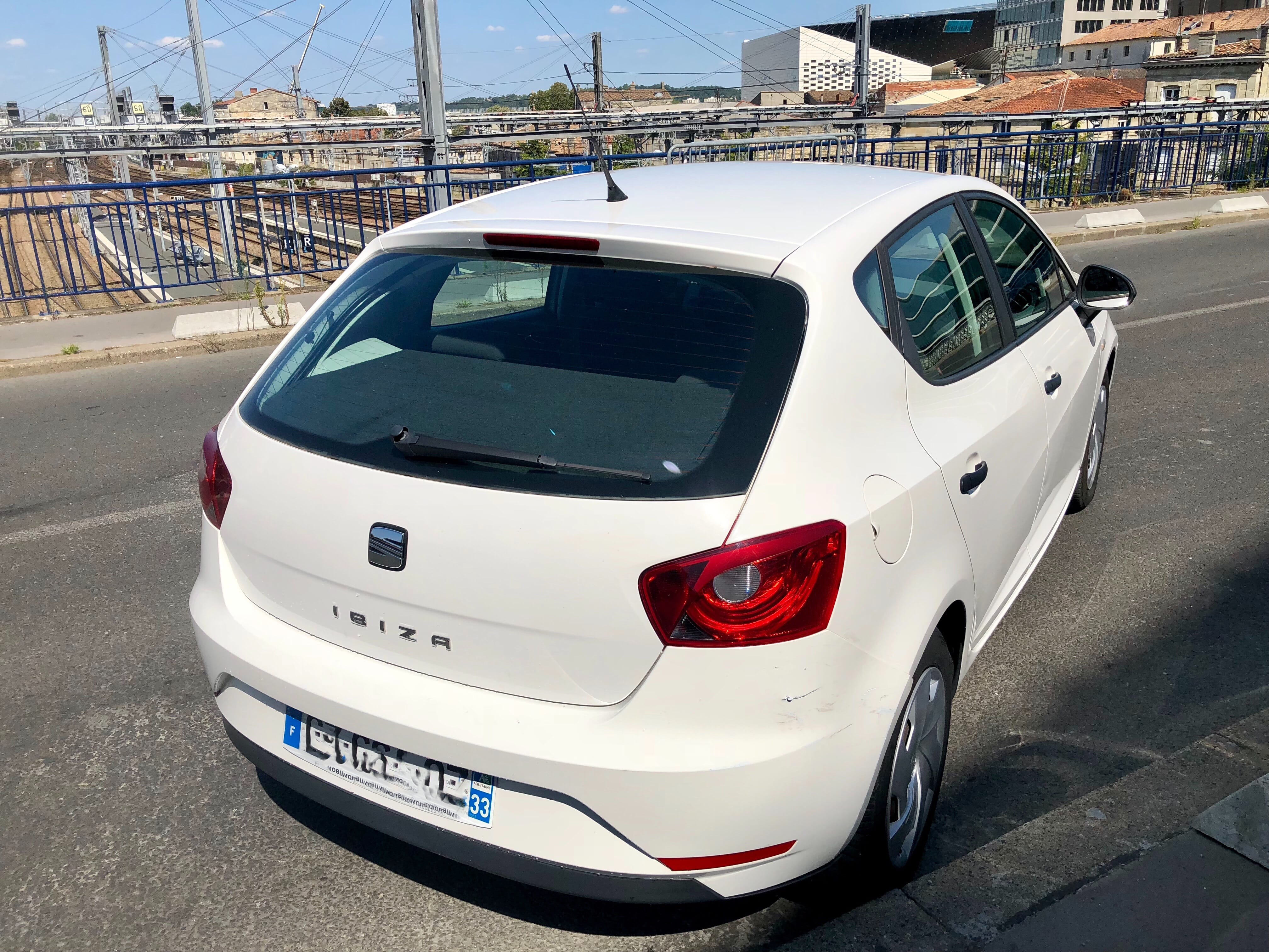 Seat Ibiza  Louez la Seat Ibiza Diesel – Économique, Confortable et Connectée !