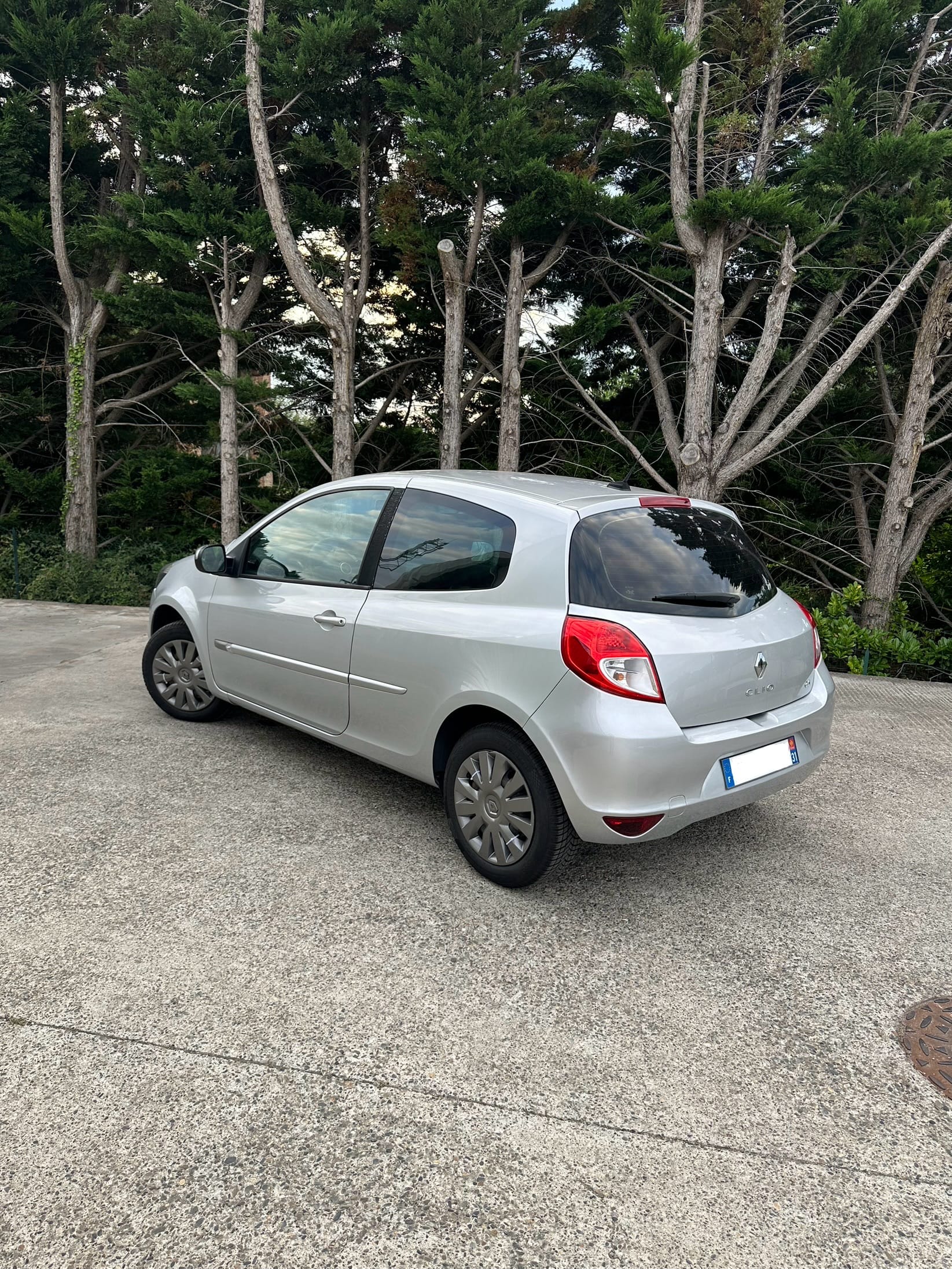 Renault Clio TomTom (BW844AP) avec GPS