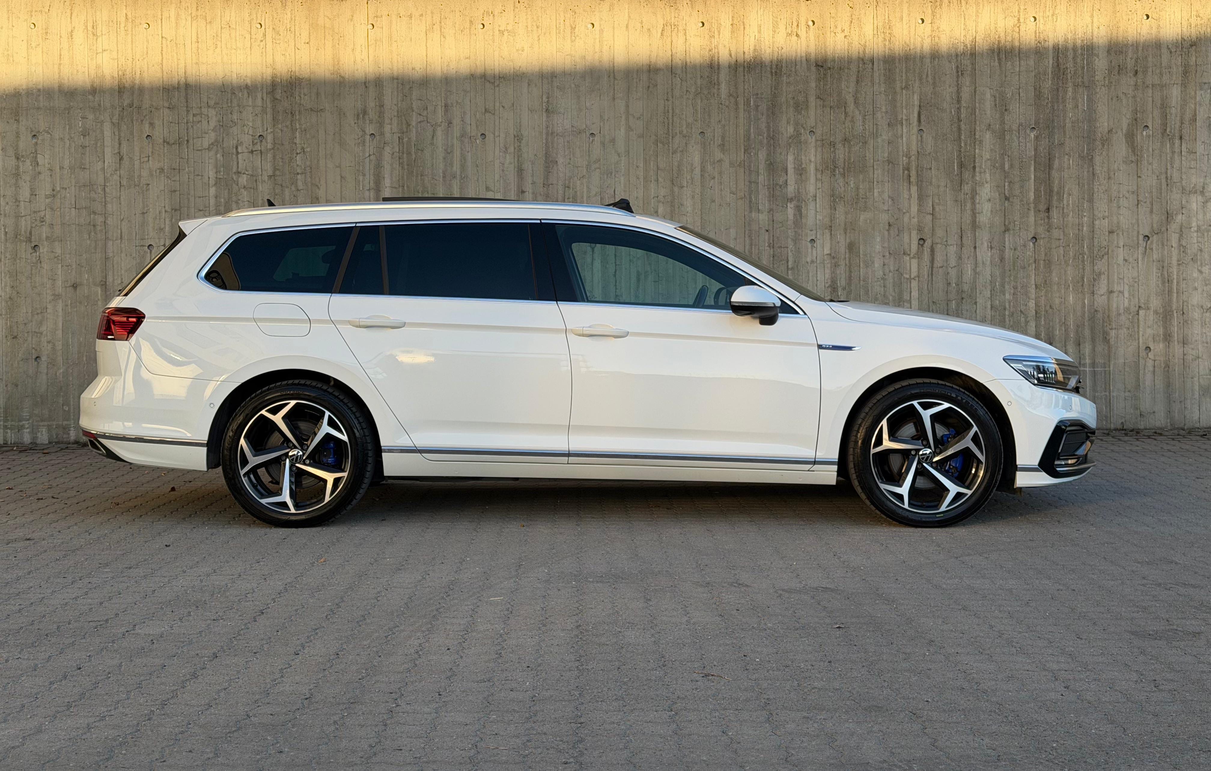 Volkswagen Passat SW GTE with Air conditioning