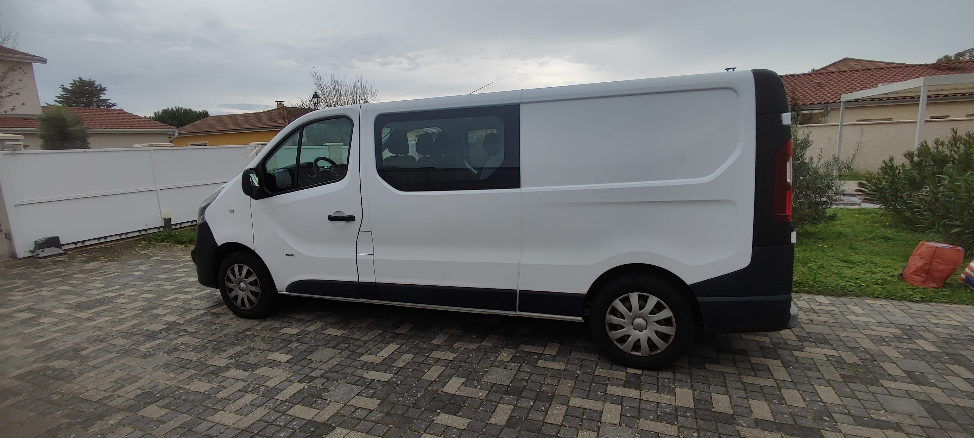 Opel Vivaro Combi 6 places avec Climatisation