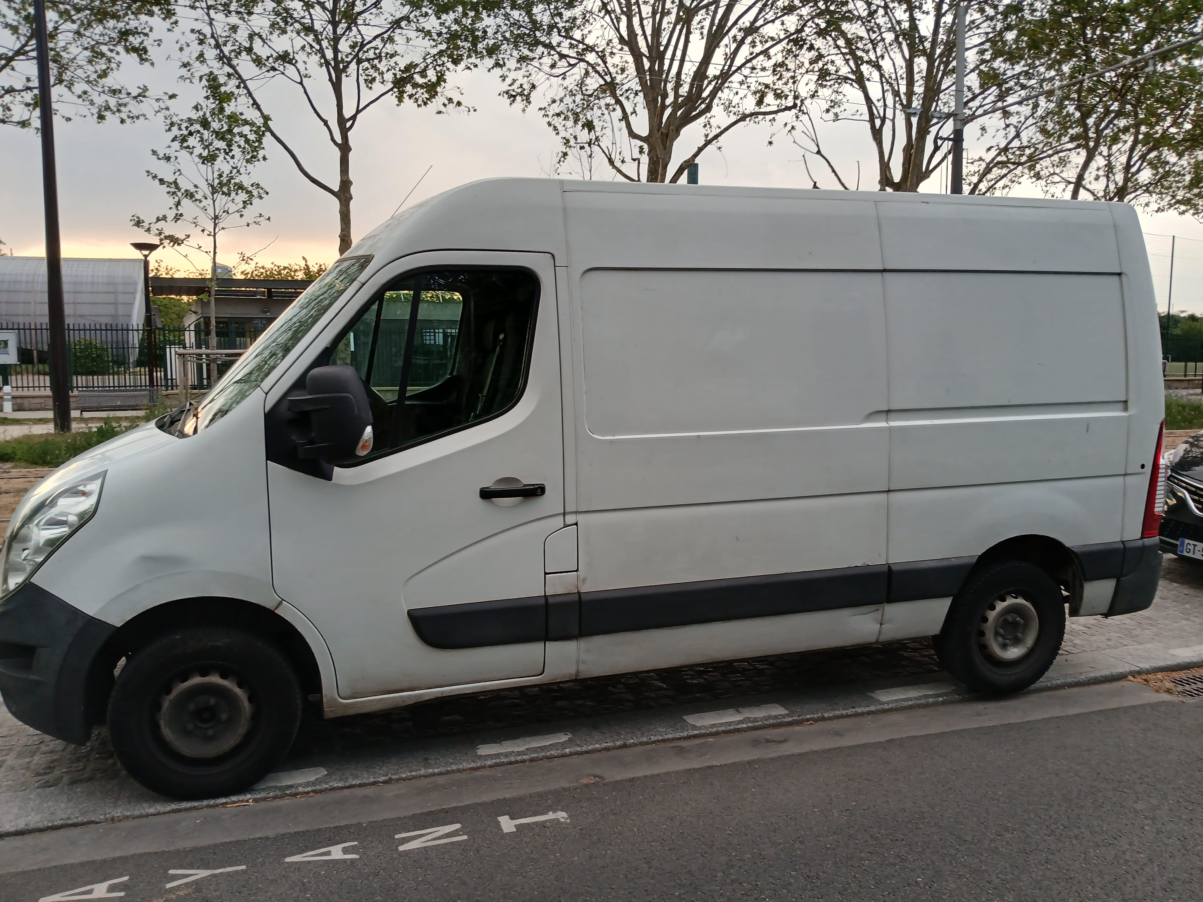 Renault Master 11m3 avec Climatisation