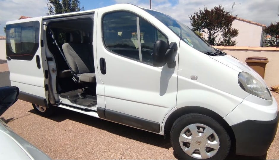 Renault Trafic Passenger ( a coté Rer A) avec Android Auto