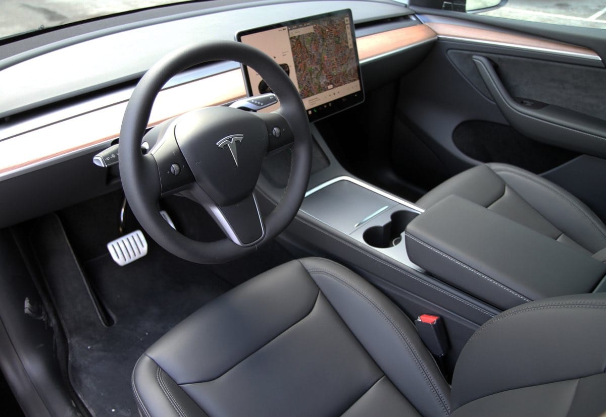 Tesla Model Y Standard Range med Cruisekontroll