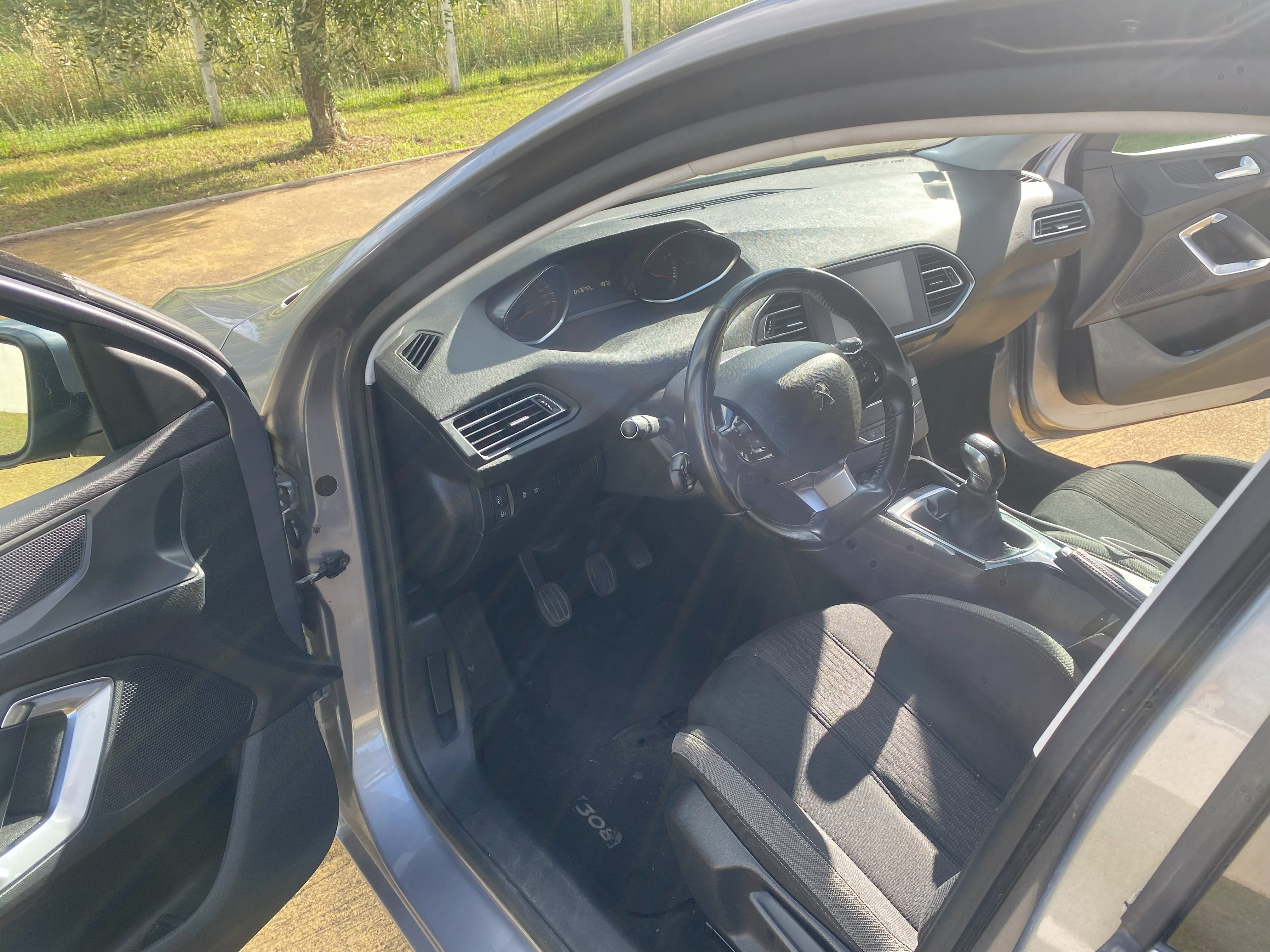 Peugeot 308 with Baby seat