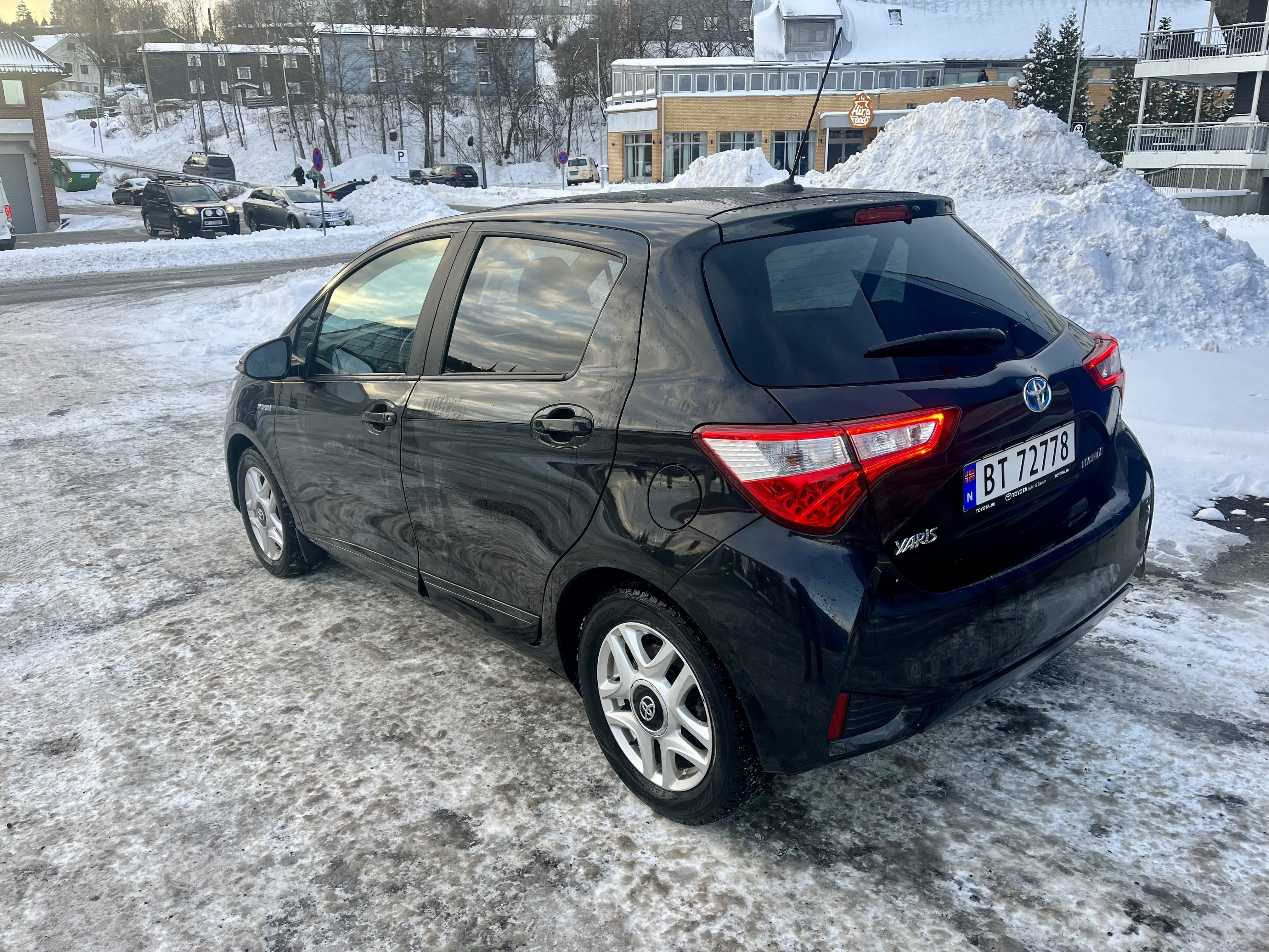 Toyota Yaris Hybrid Bensin