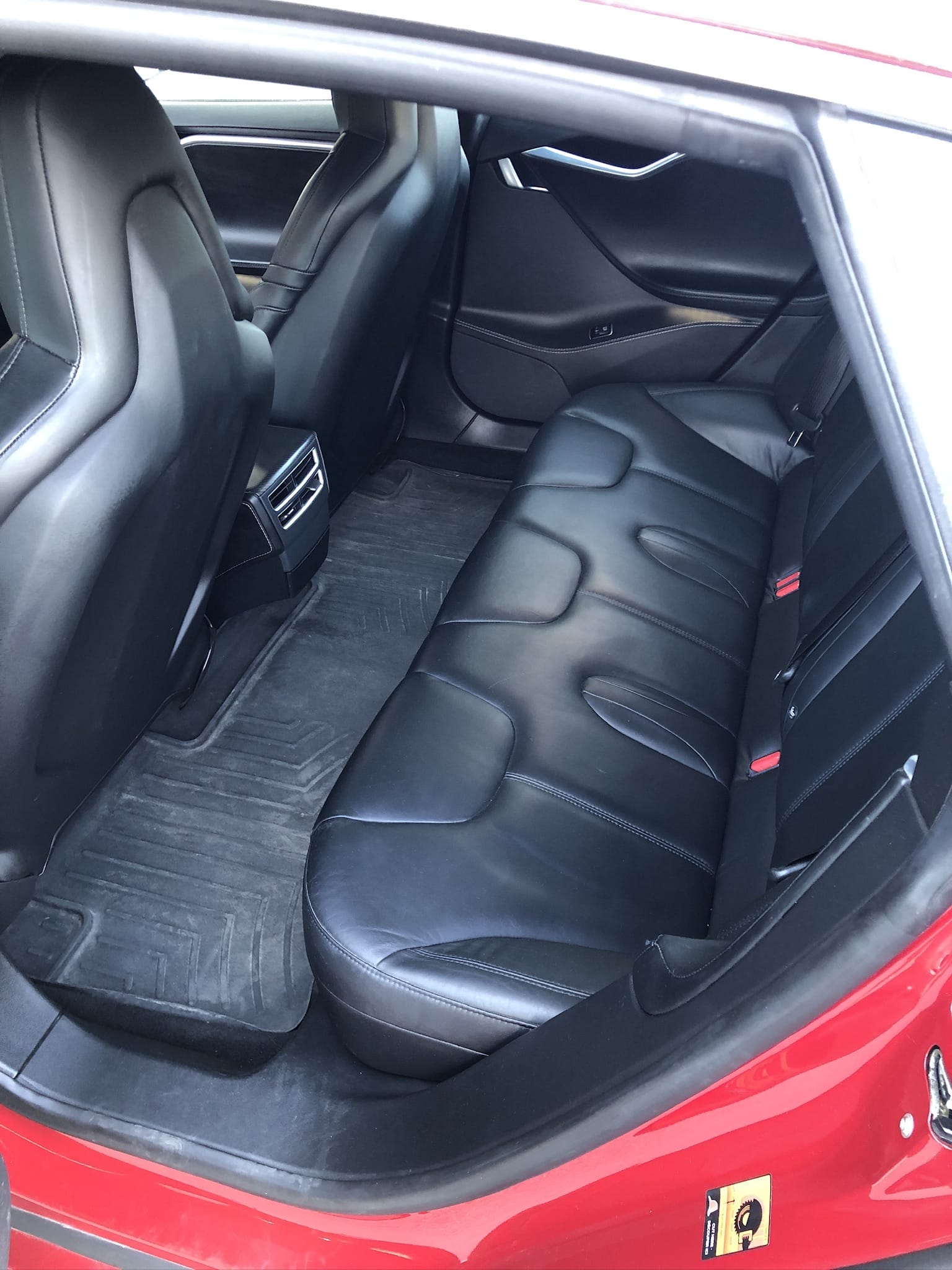 Tesla Model S 85D med Babysete
