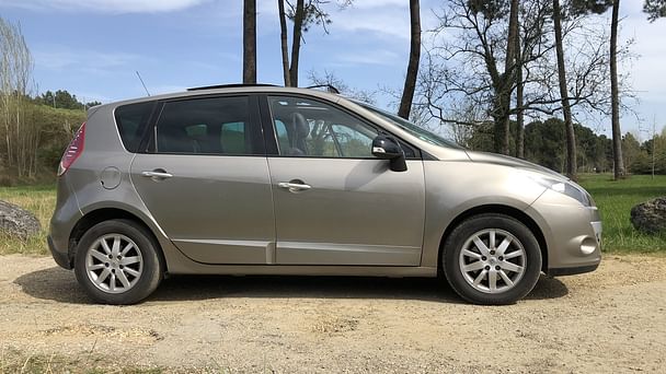 Renault Scénic (Réf BR825) 1.9 dci 130 cv / 5 places / Pessac et aéroport de Bordeaux avec Climatisation