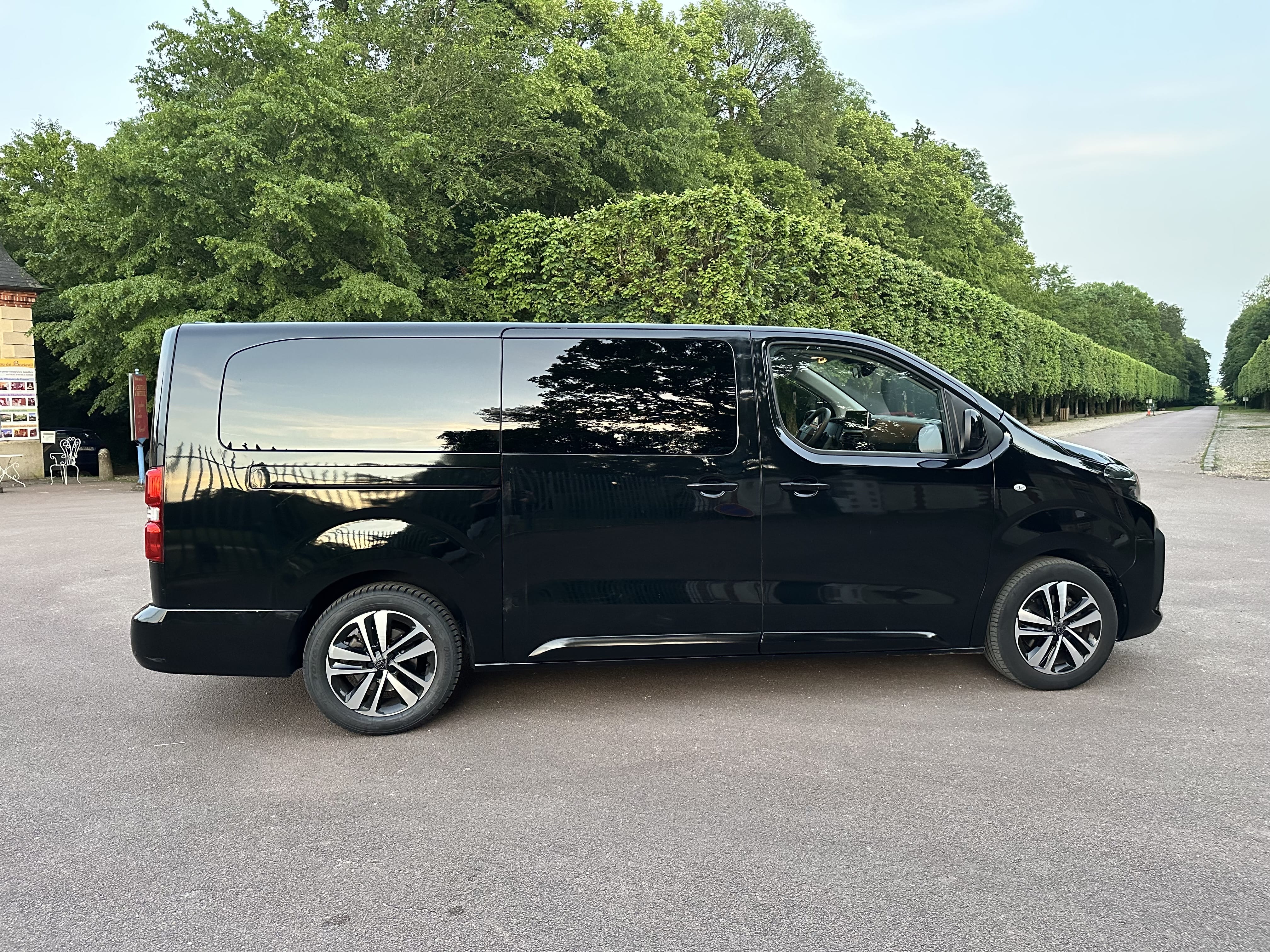 Peugeot Traveller avec Apple CarPlay