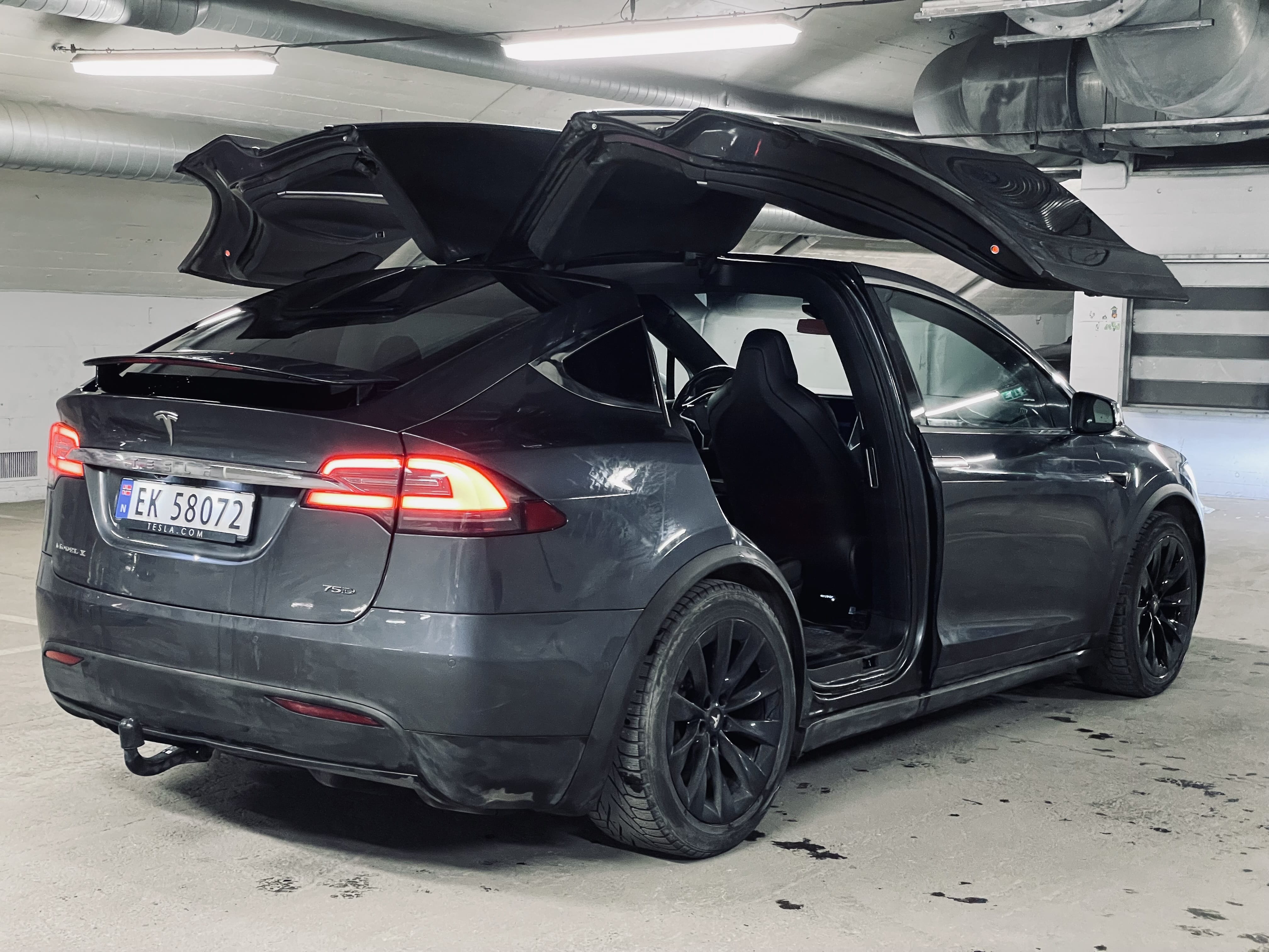 Tesla Model X med Cruisekontroll