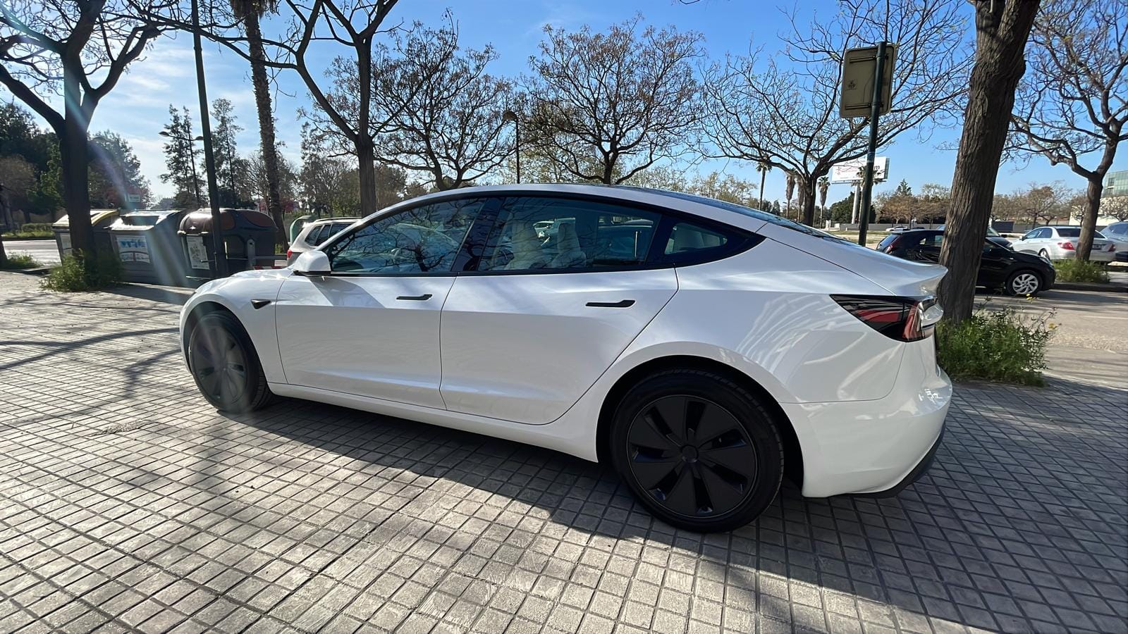 Tesla Model 3 Long Range con Audio Bluetooth