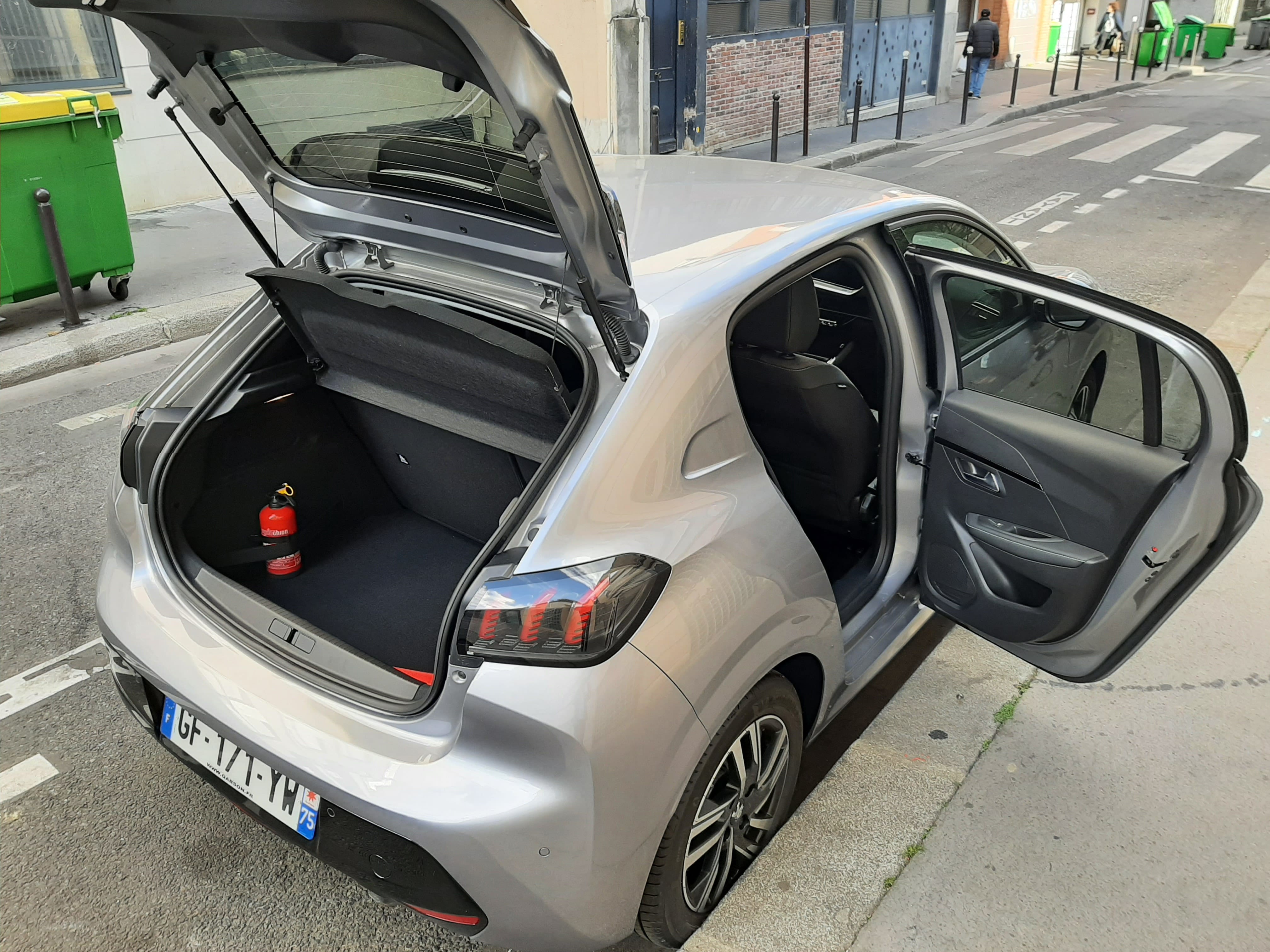 Peugeot 208 avec Siège bébé