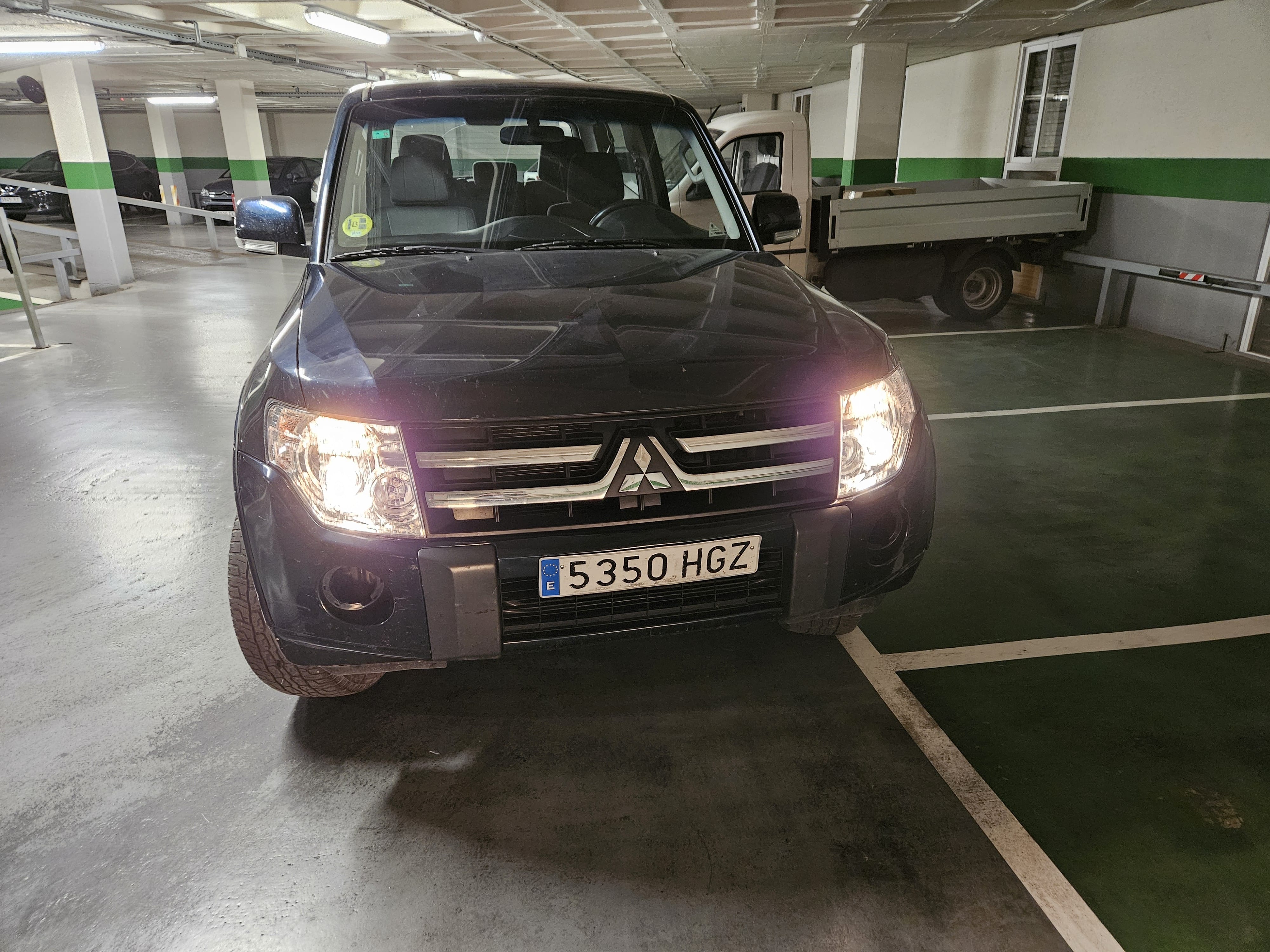 Mitsubishi Montero con Neumáticos de invierno