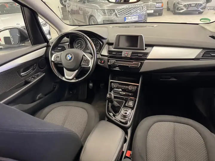 BMW 2er Active Tourer mit Navigationsgerät