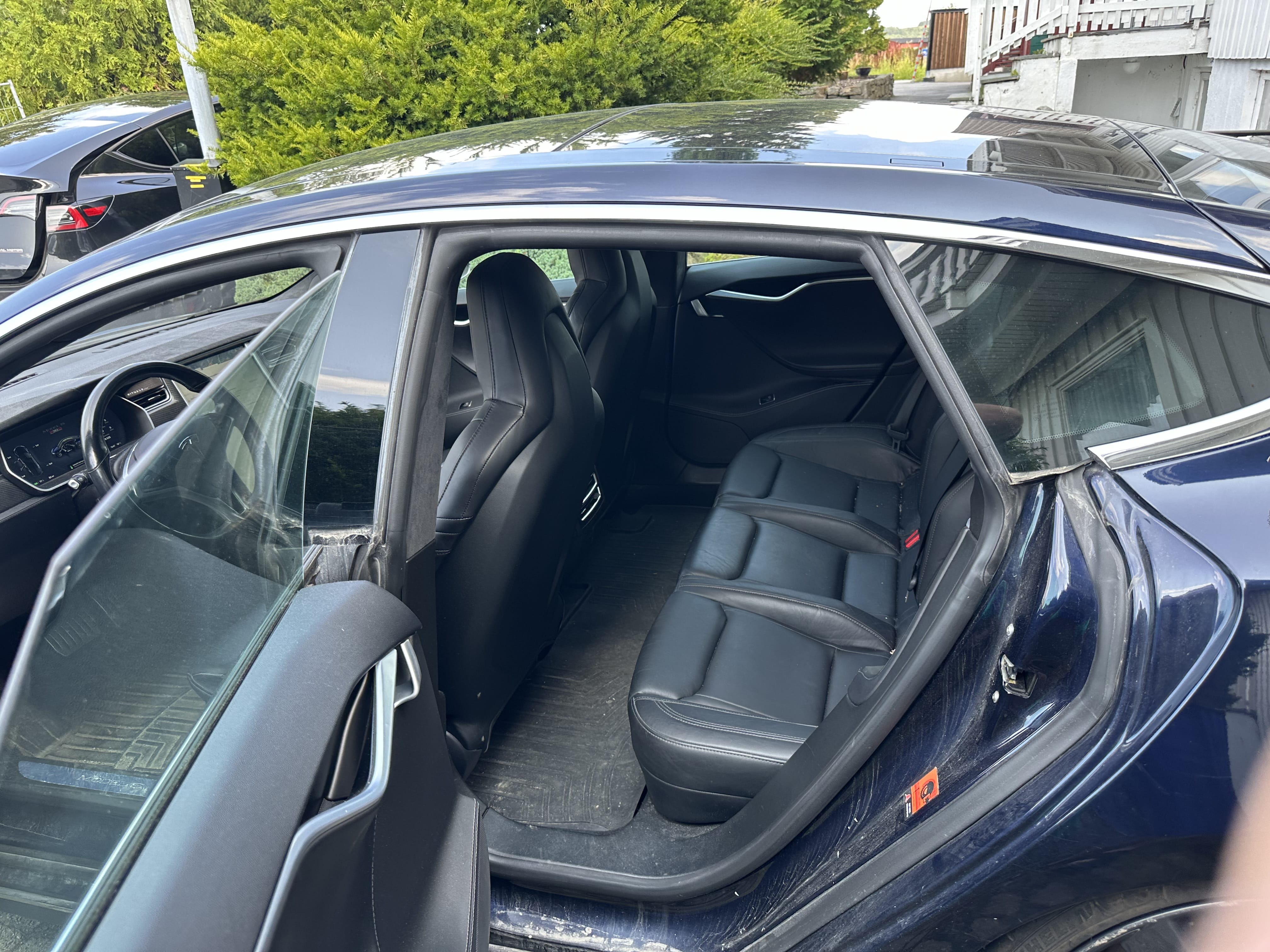 Tesla Model S P90D Gratis lading på alle Tesla superladere med Bluetooth audio