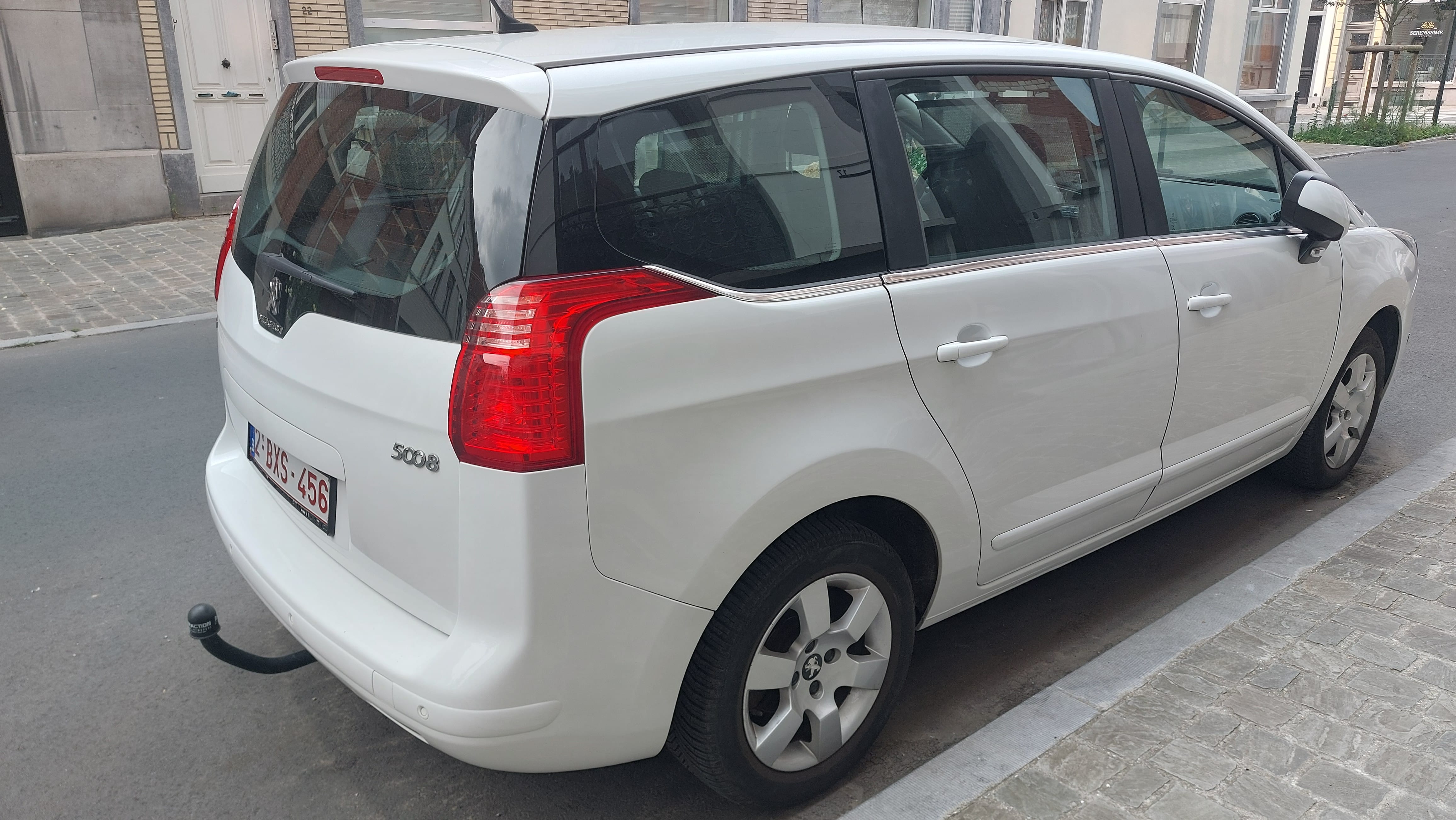 Peugeot 5008 1.2 essence, 7 places avec GPS