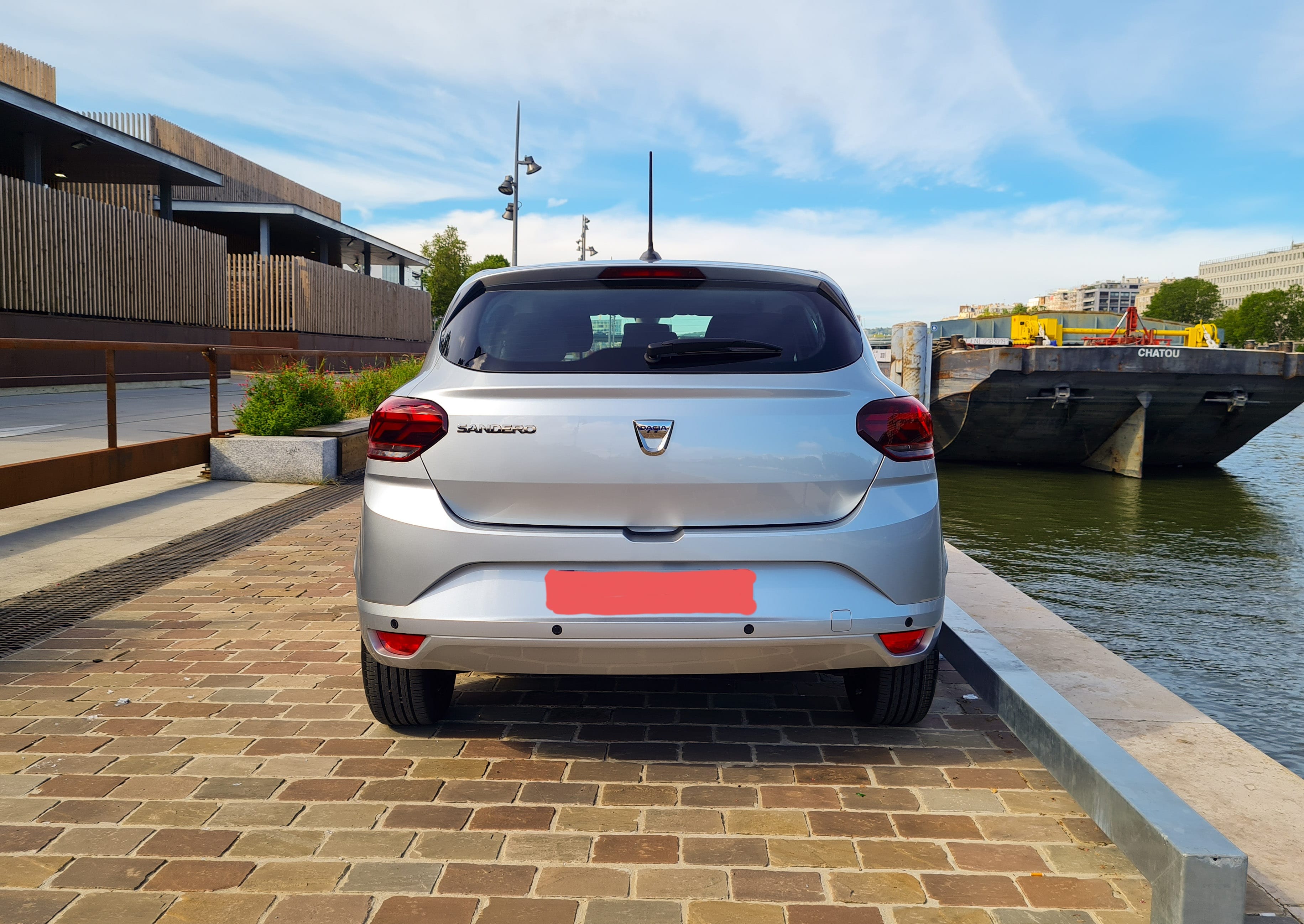 Dacia Sandero Confort (FZ346) (Clim, USB, Bluetooth, ...) # mit Audio-/iPod-Zugang
