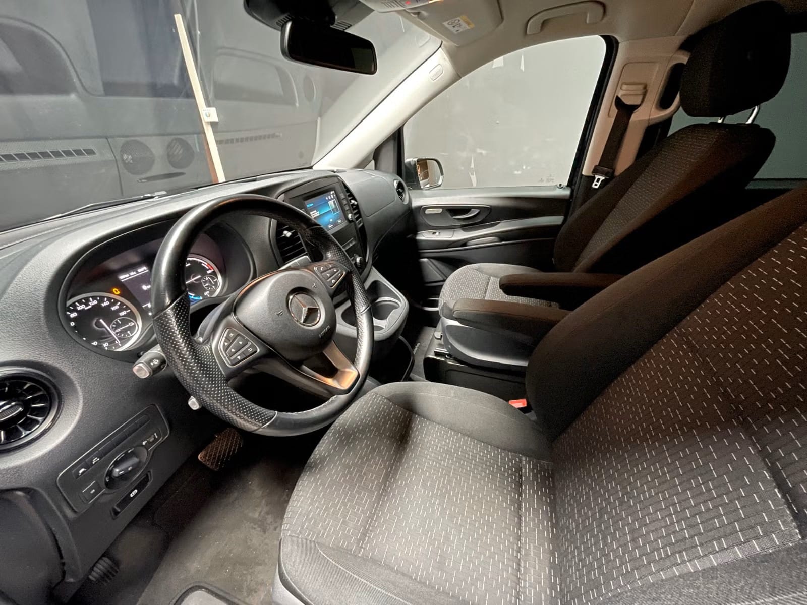 Mercedes-Benz eVito med Vinterdekk