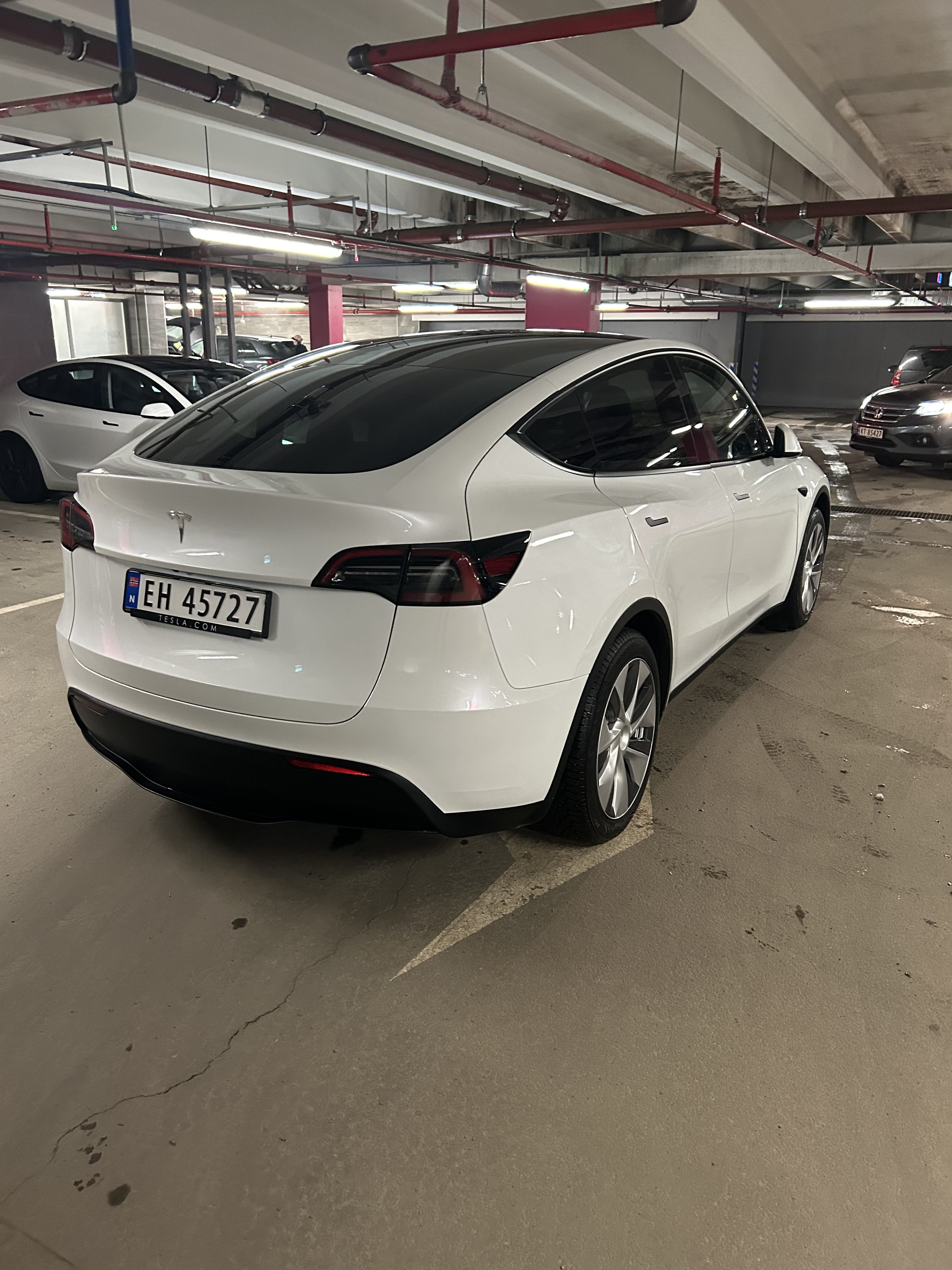 Tesla Model Y con GPS