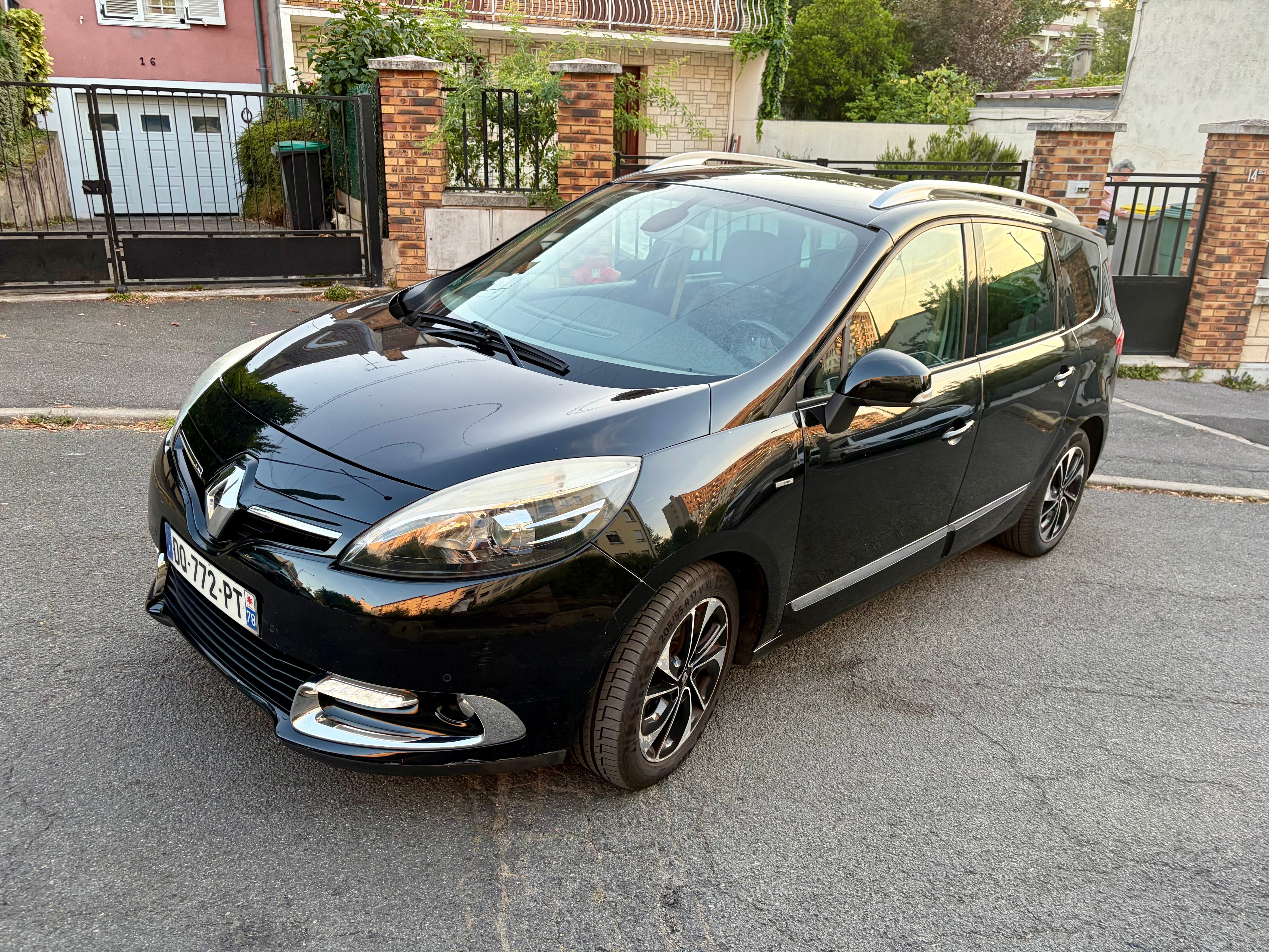 Renault Grand Scenic avec Siège bébé
