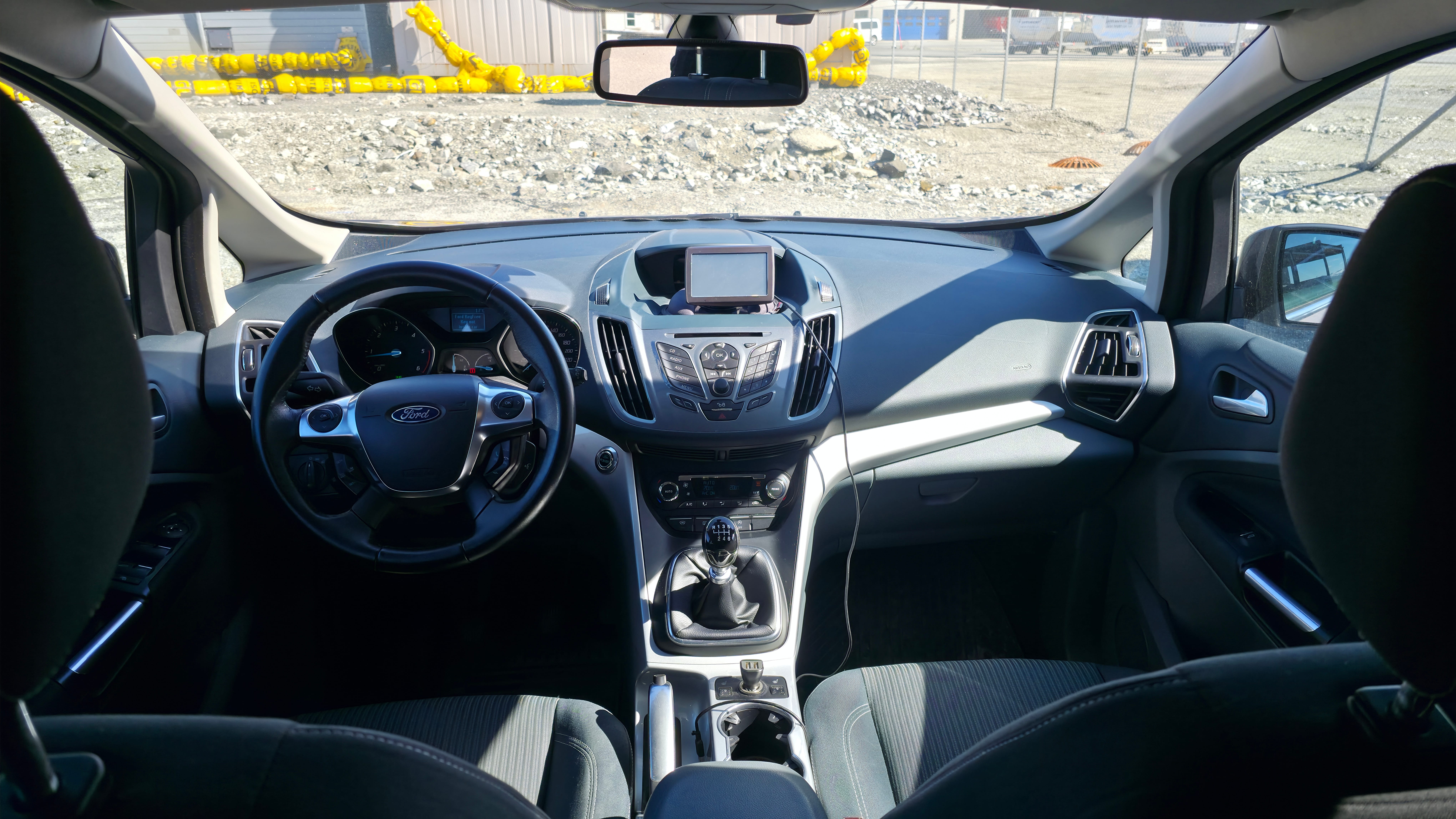 Ford C-Max mit Navigationsgerät