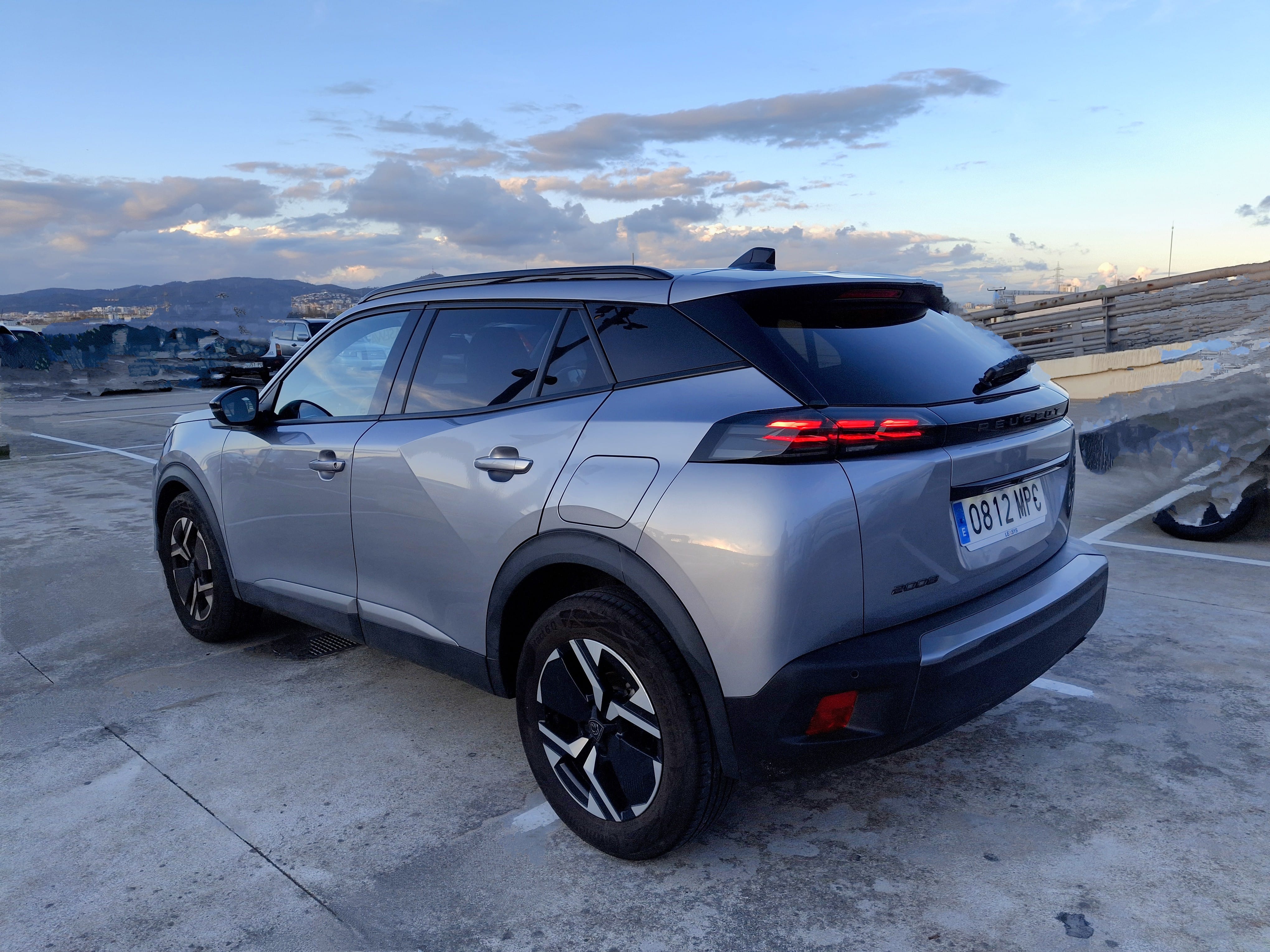 Peugeot 2008 Allure PureTech 100 S&S 6 Vel. MAN  - 0829MPC con GPS