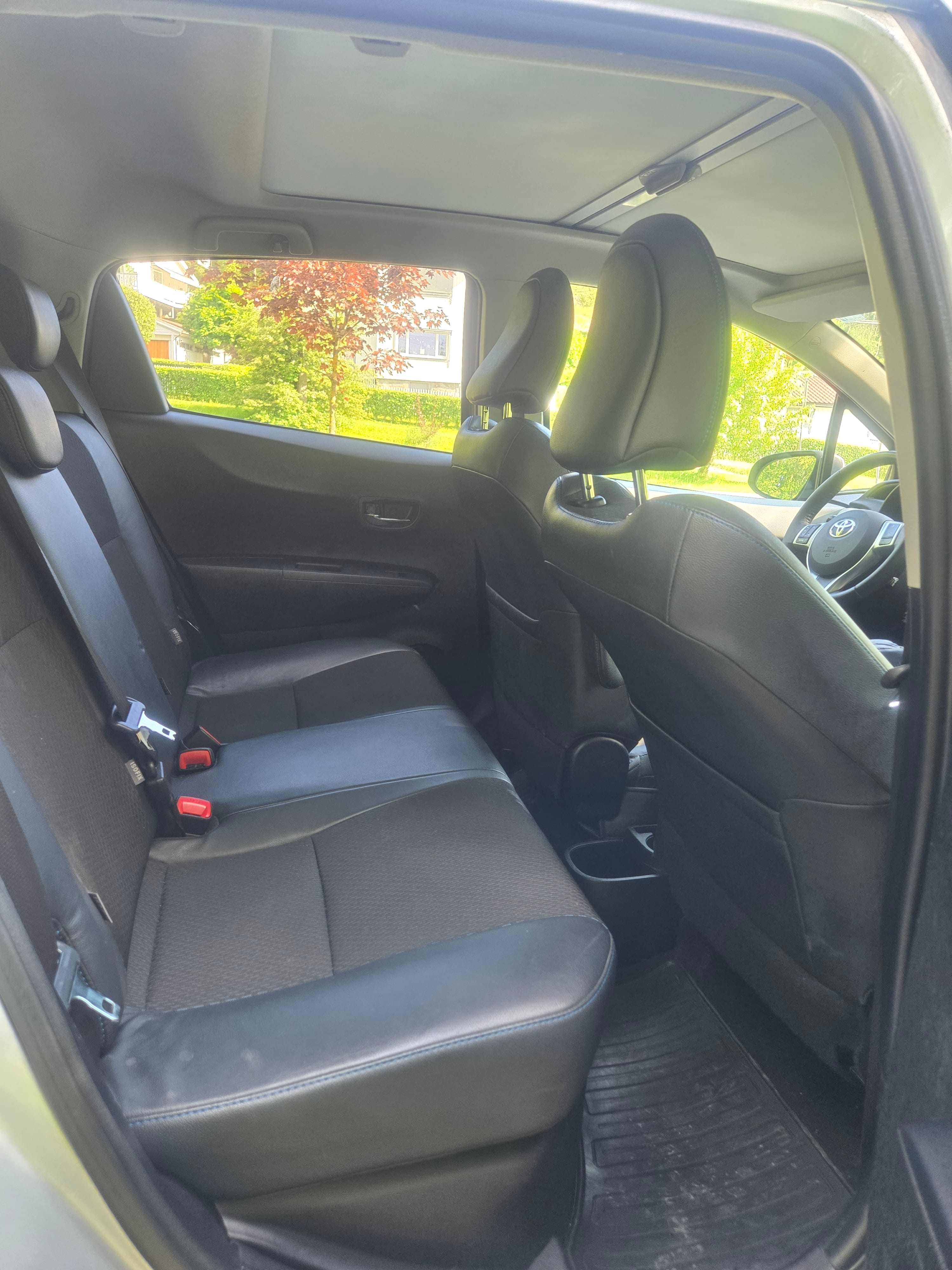 Toyota Yaris Hybrid 1,5 Bensin/Hybrid m/ Automatgir, inkludert BEBOERKORT SONE parkering