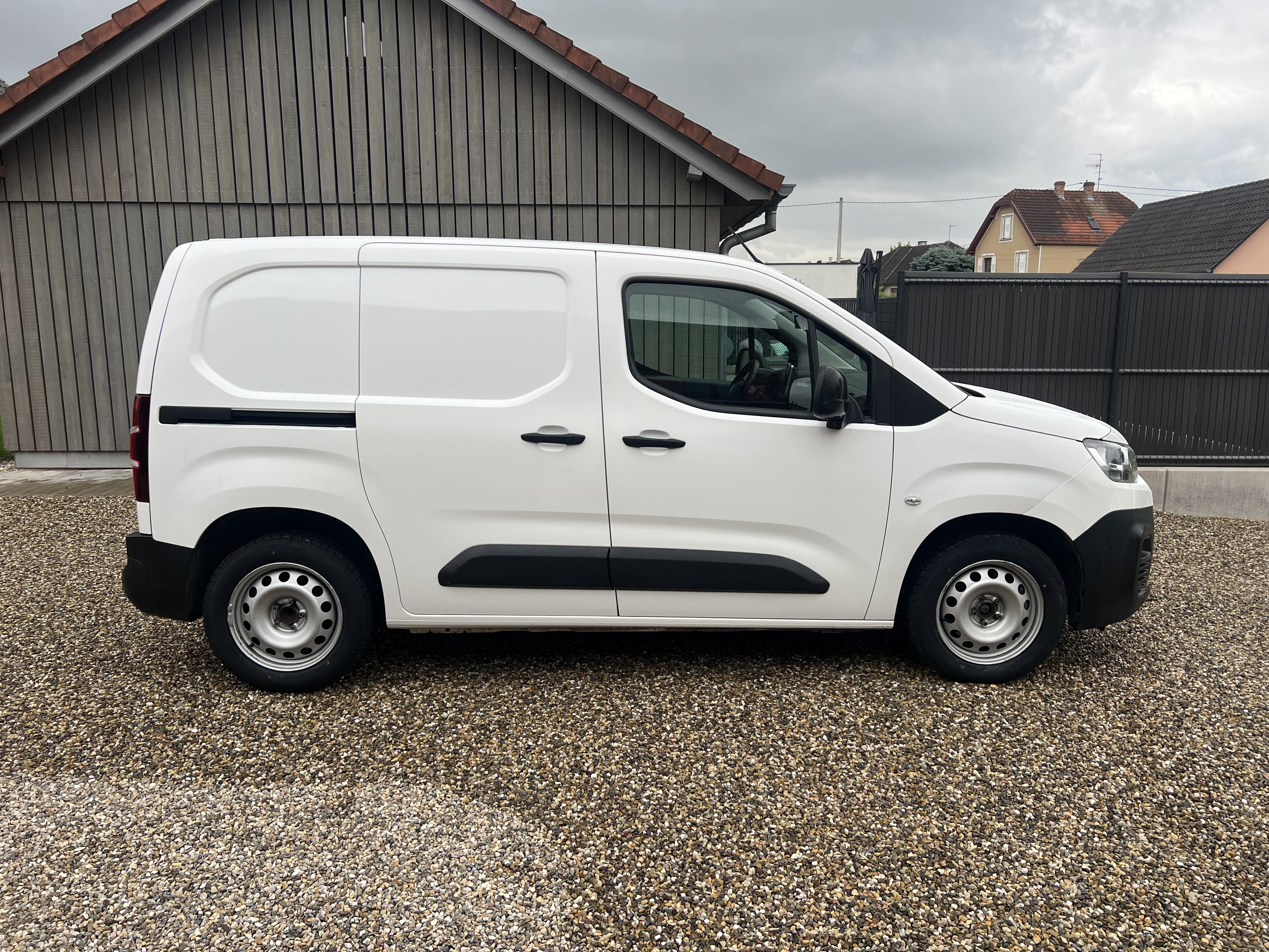 Citroen Berlingo  Boite automatique Camera GPS Carplay Android Auto / pneus 4 saisons avec Climatisation