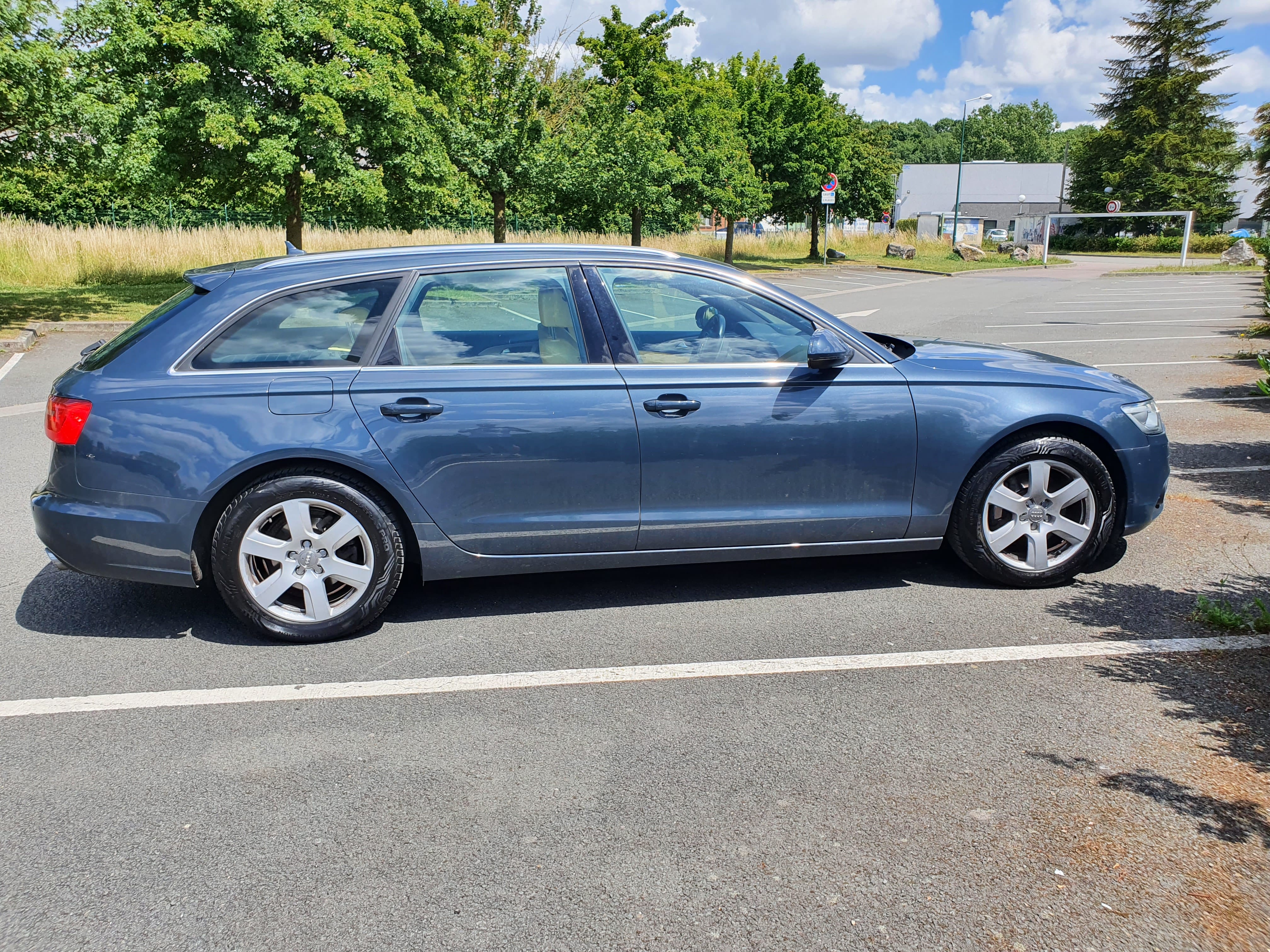 Audi A6 Avant 3.0 TDI avec Climatisation