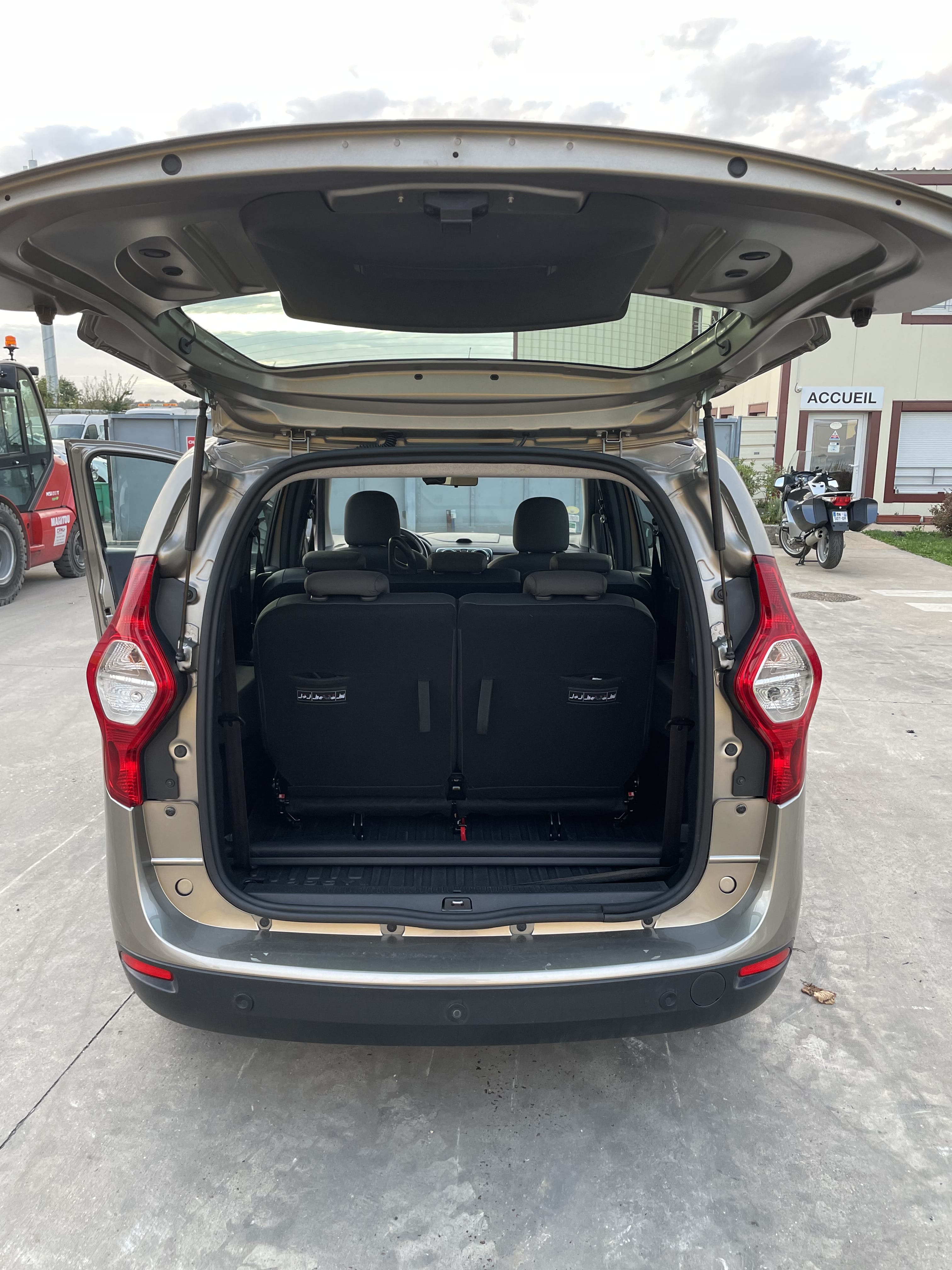 Dacia Lodgy 1.5 DCI avec Entrée audio / iPod