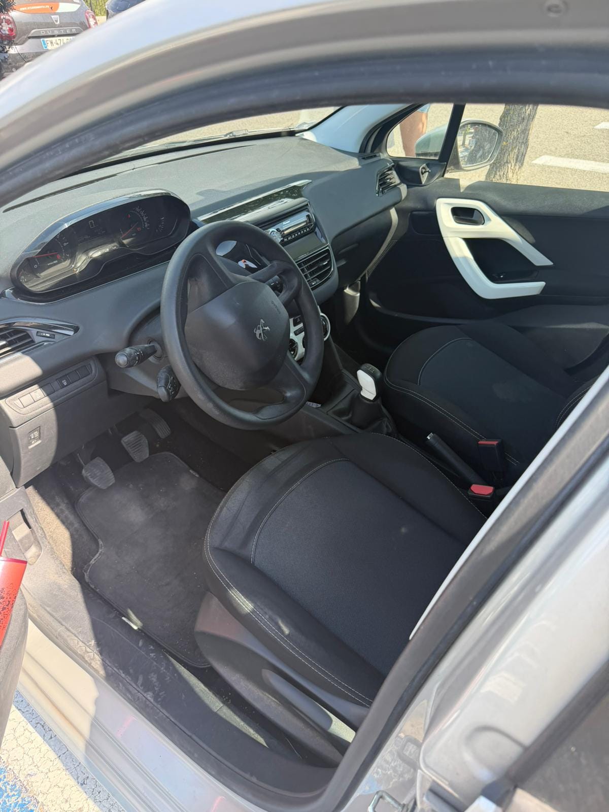 Peugeot 208 avec Siège bébé