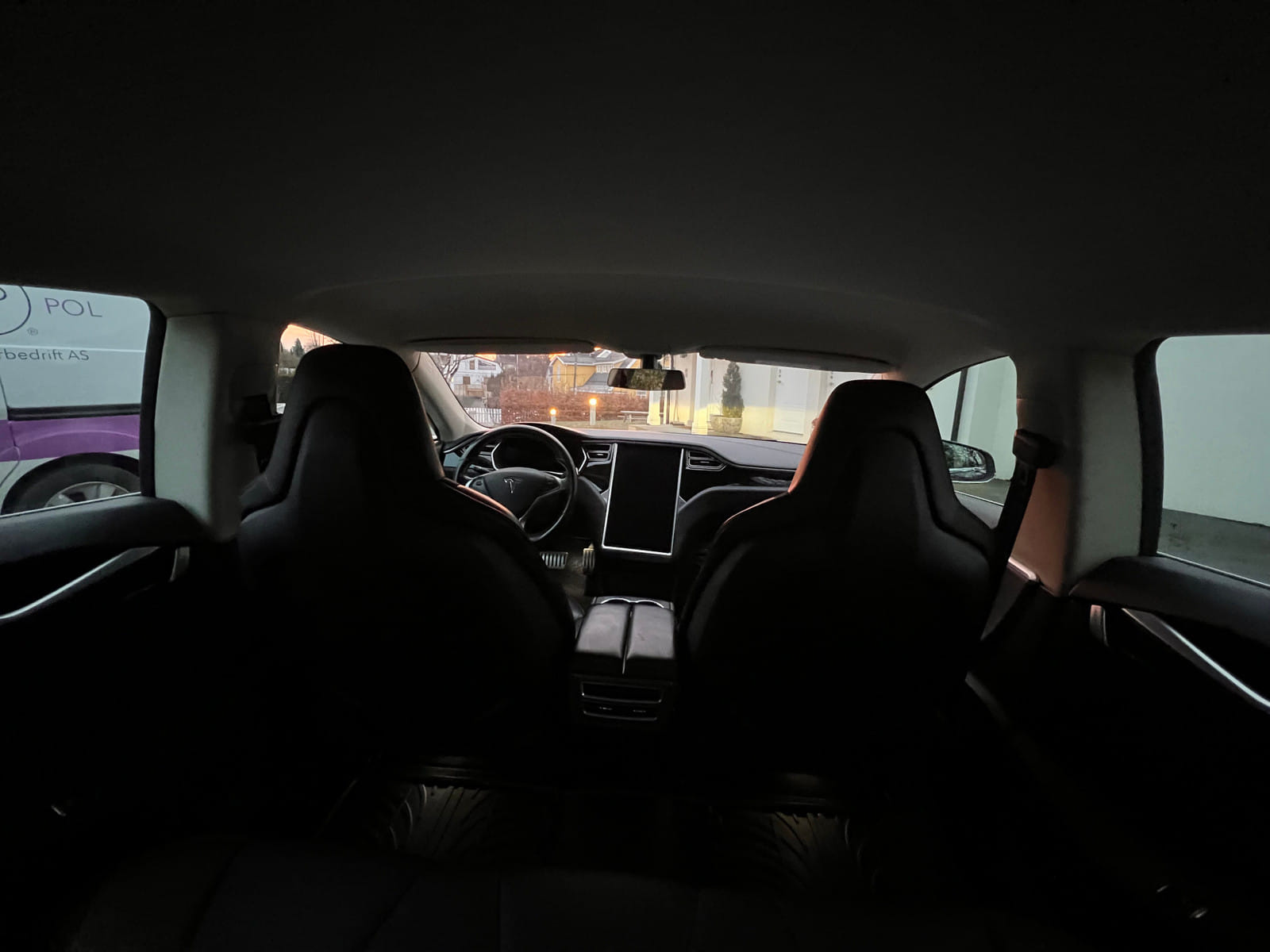 Tesla Model S 85 med Lydinngang