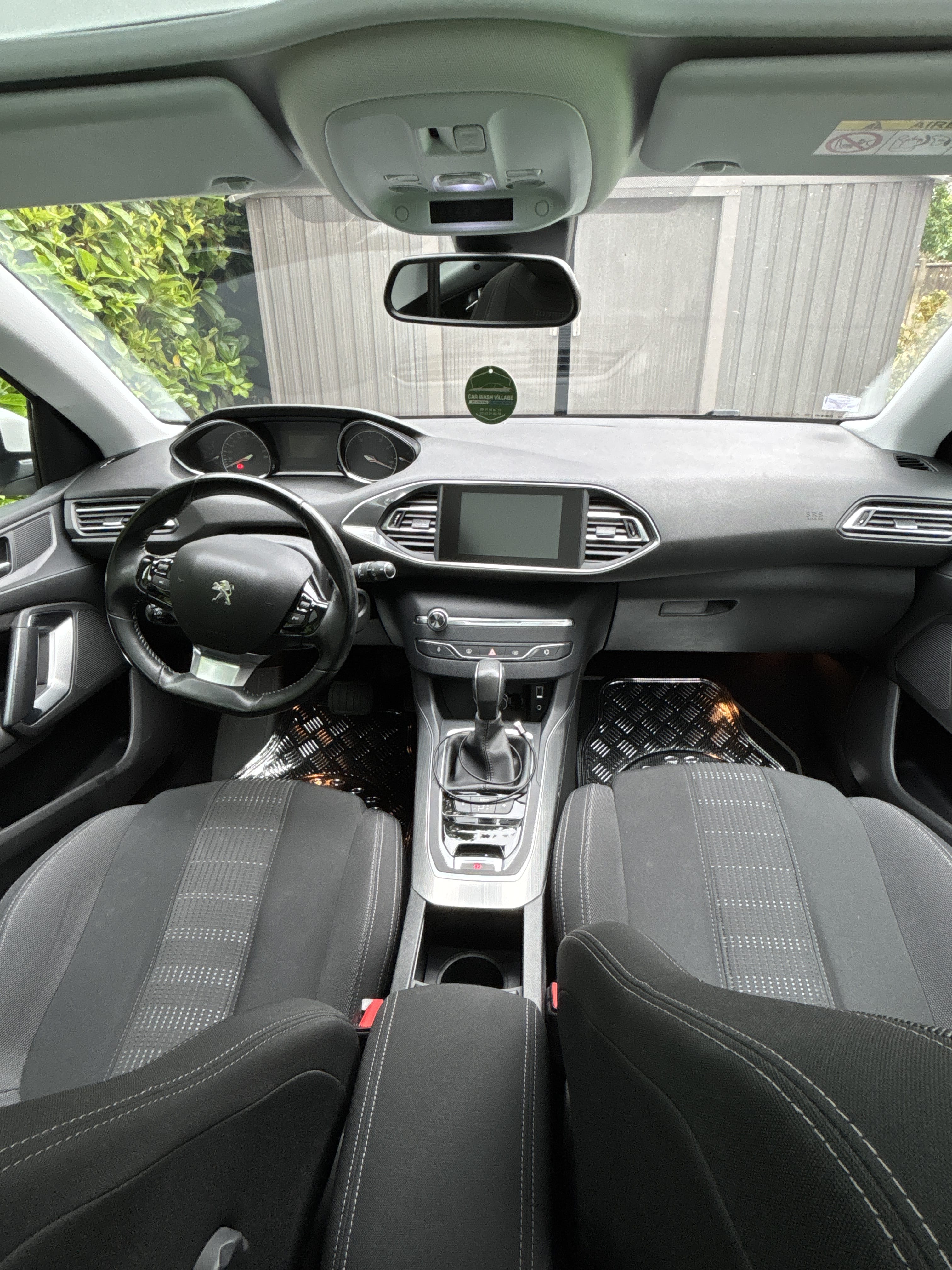 Peugeot 308 Allure 1.2L 130cv essence EAT6 | Toit panoramique | caméra de recul avec Siège bébé