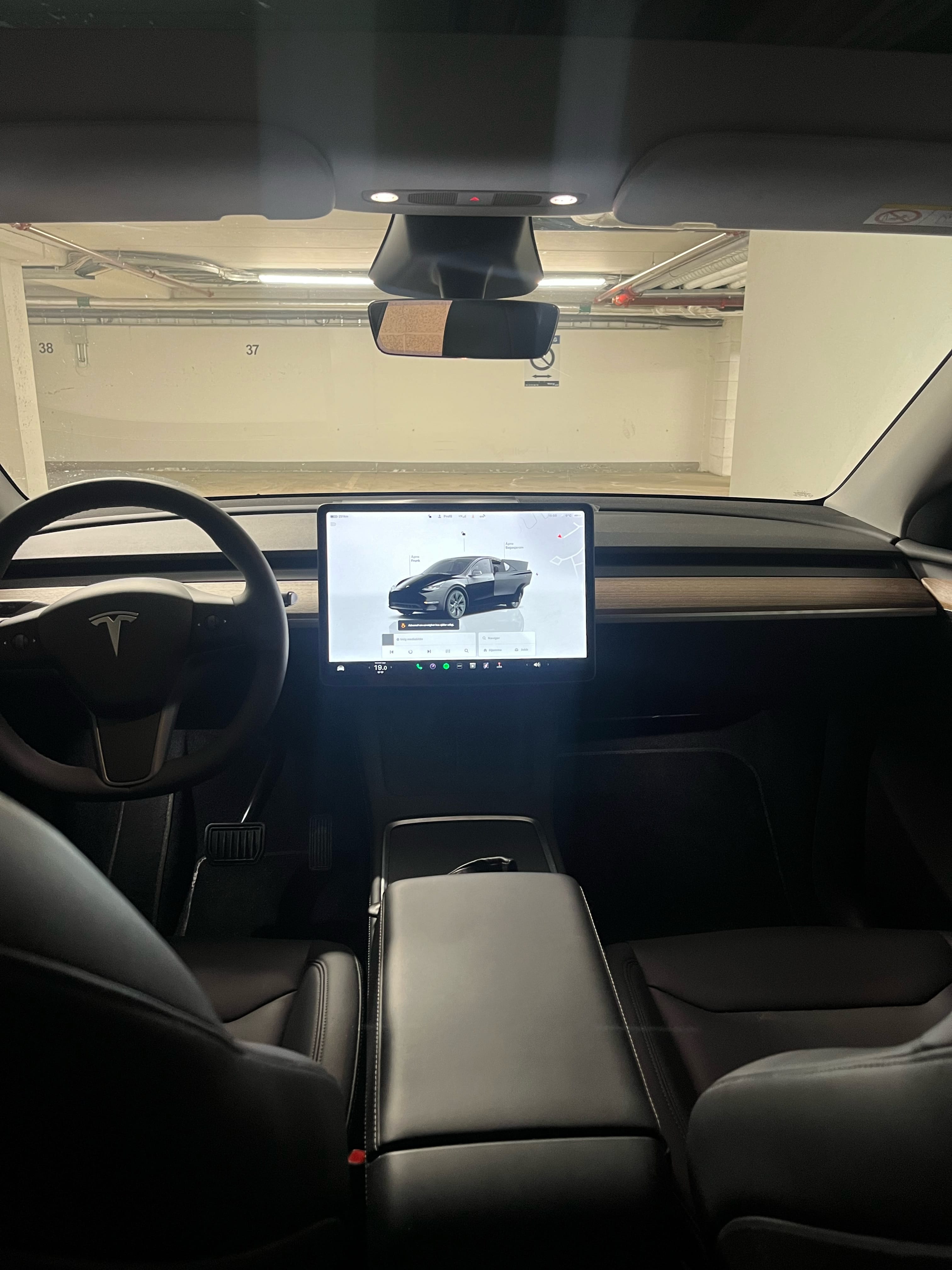 Tesla Model Y Long Range med Cruisekontroll