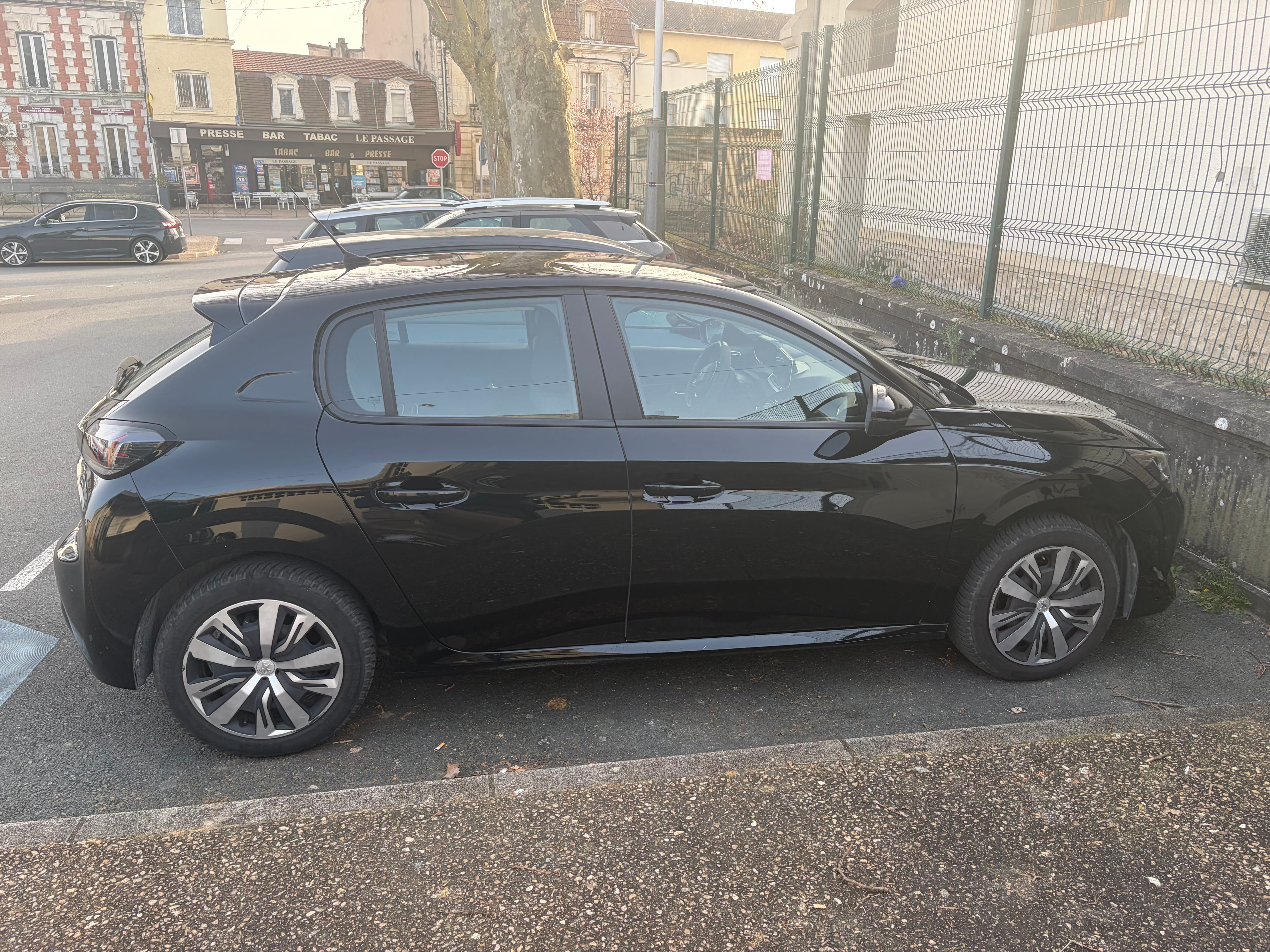Peugeot 208 avec Climatisation