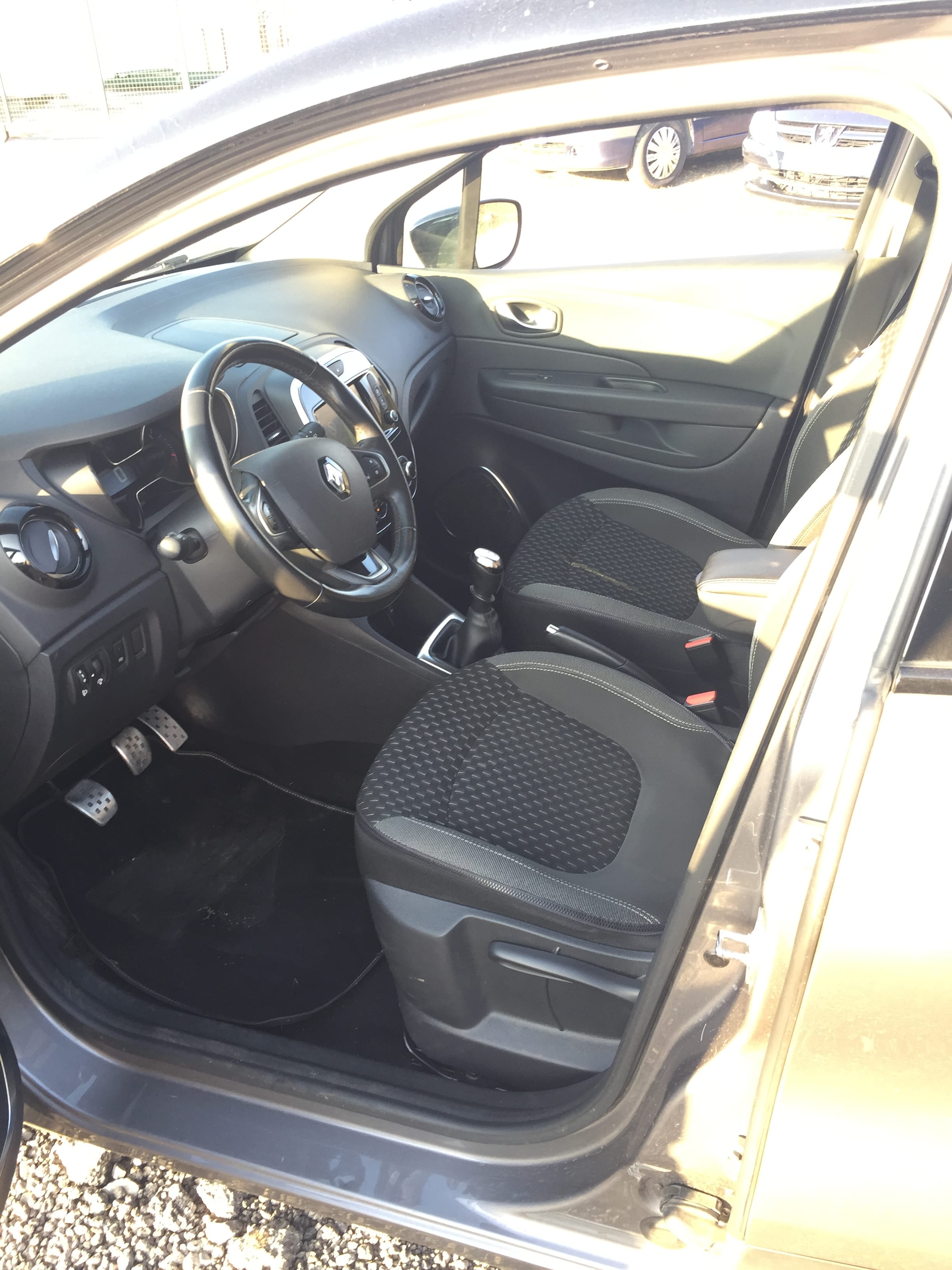 Renault Captur Ess 130CV *25016* FJ303WJ avec GPS