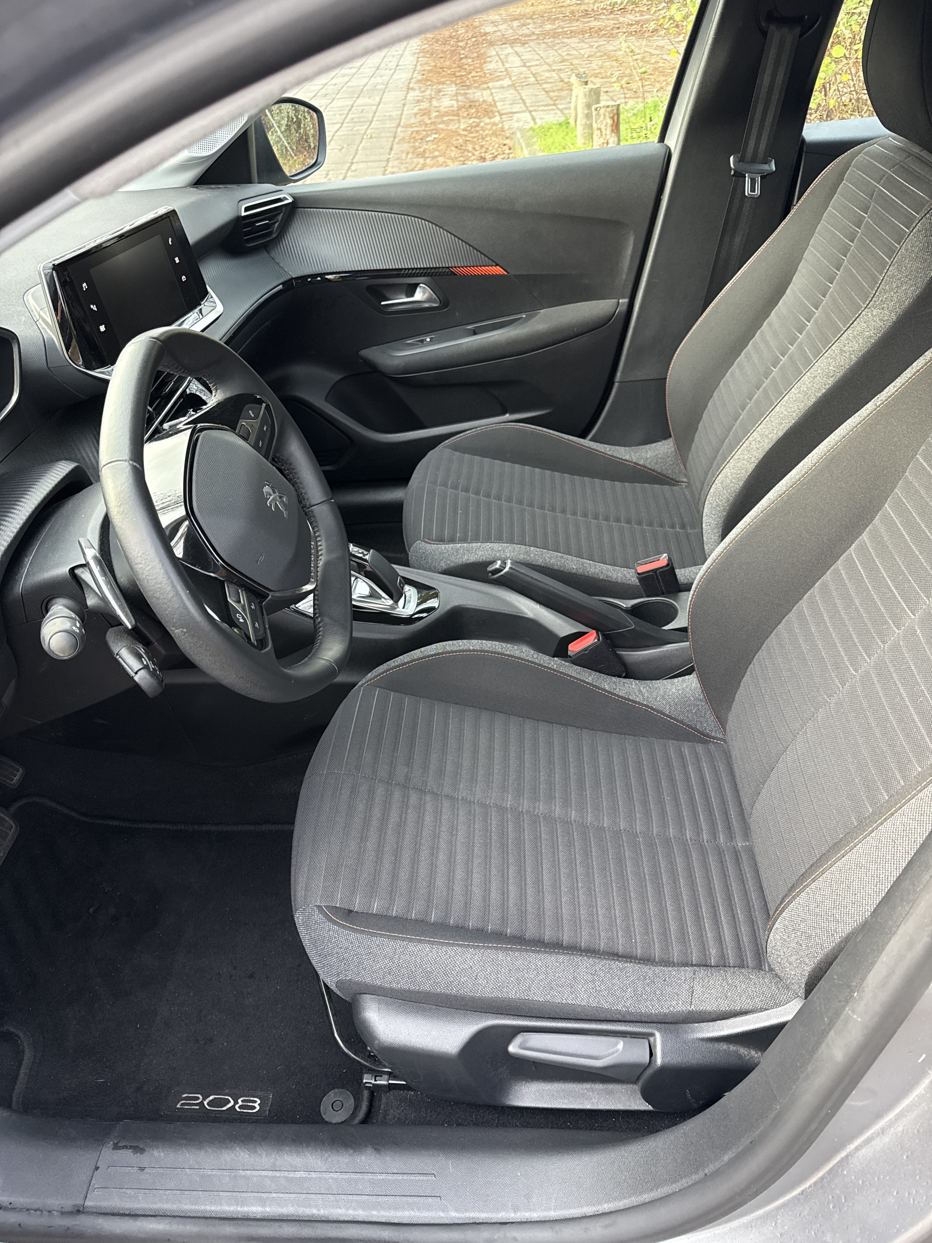 Peugeot 208 avec Apple CarPlay