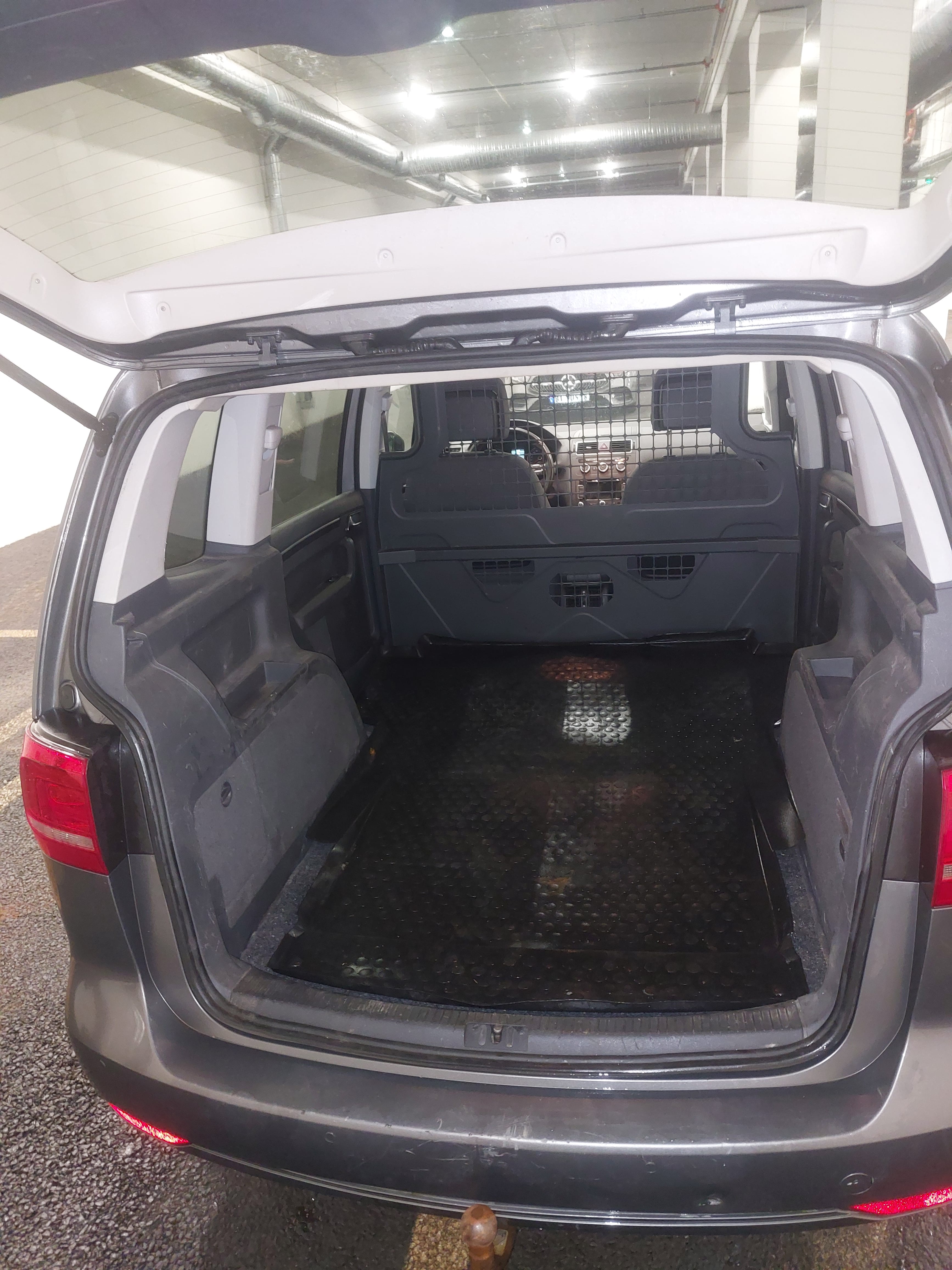 Volkswagen Touran Varebil with Hitch