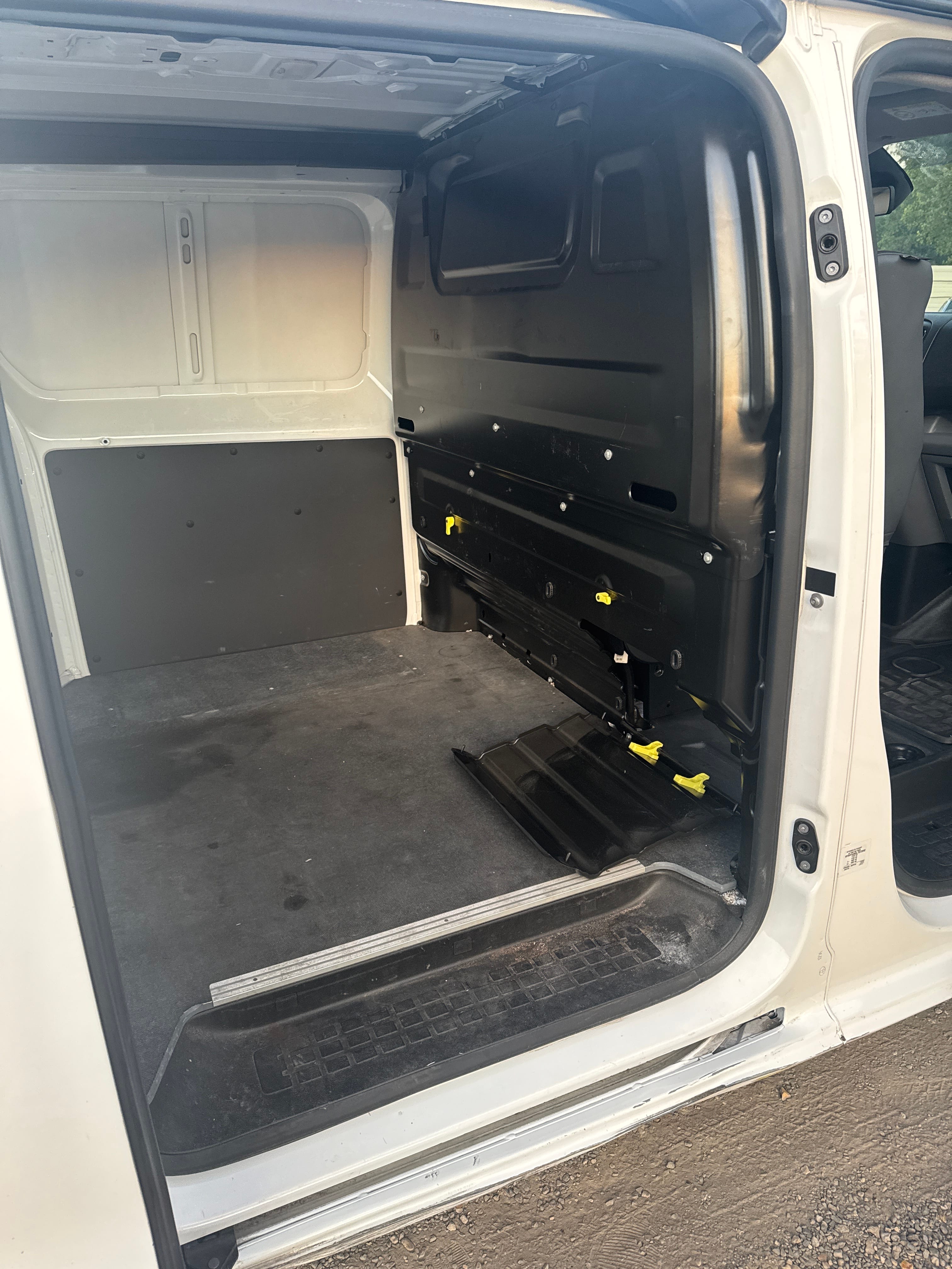 Peugeot Expert avec Autoradio