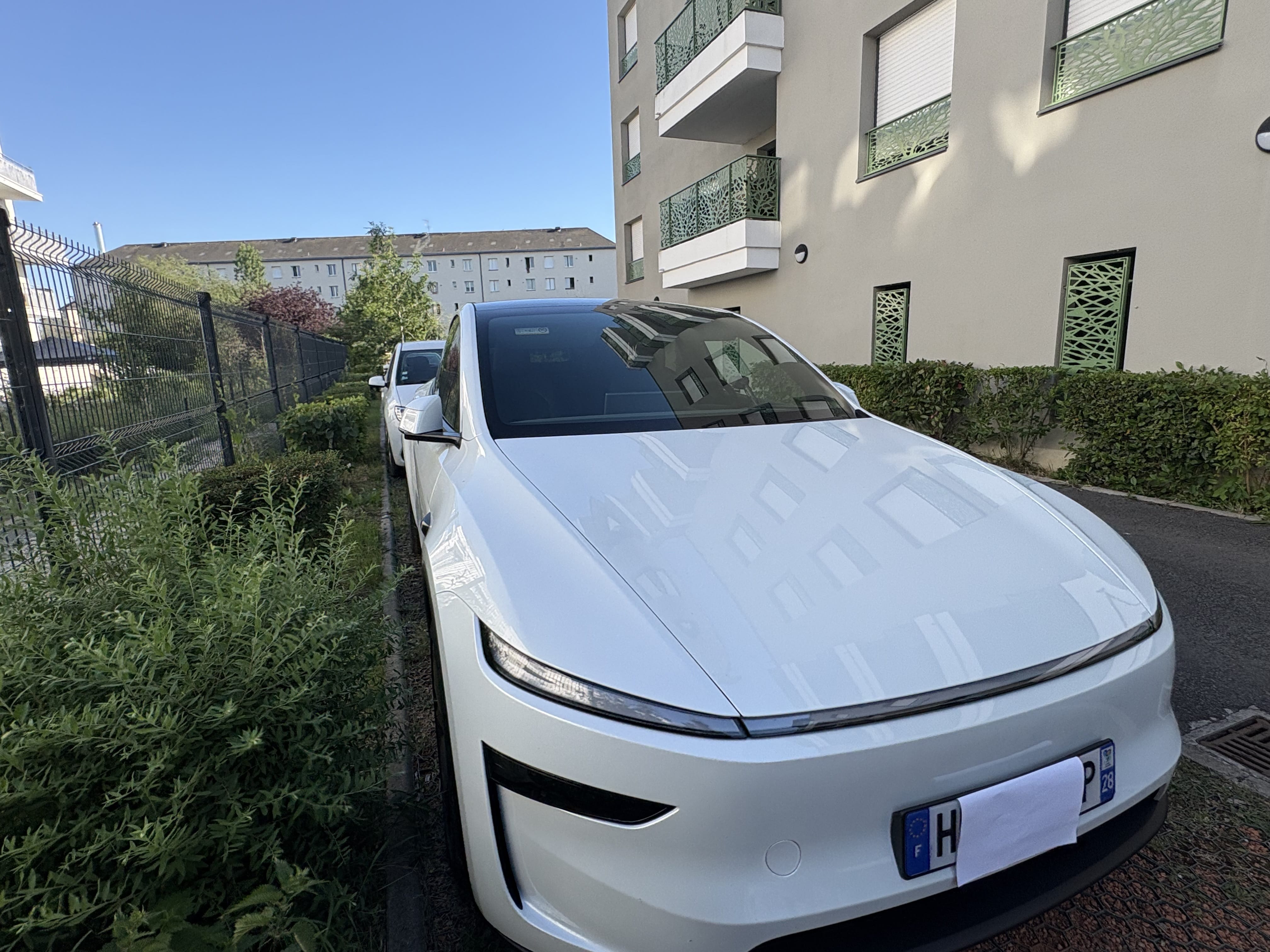 Tesla Model Y Long Range avec Audio Bluetooth