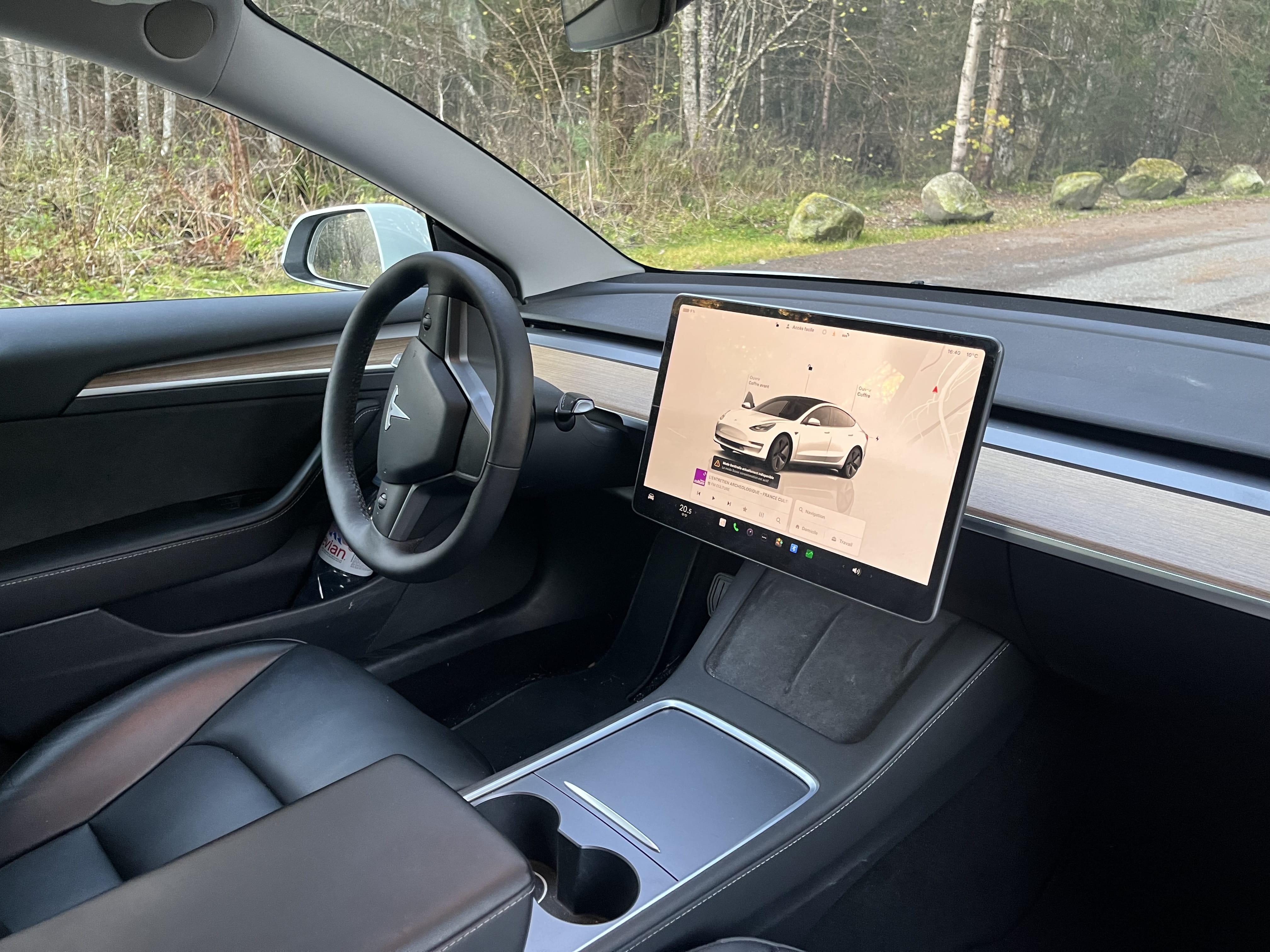 Tesla Model 3 avec GPS