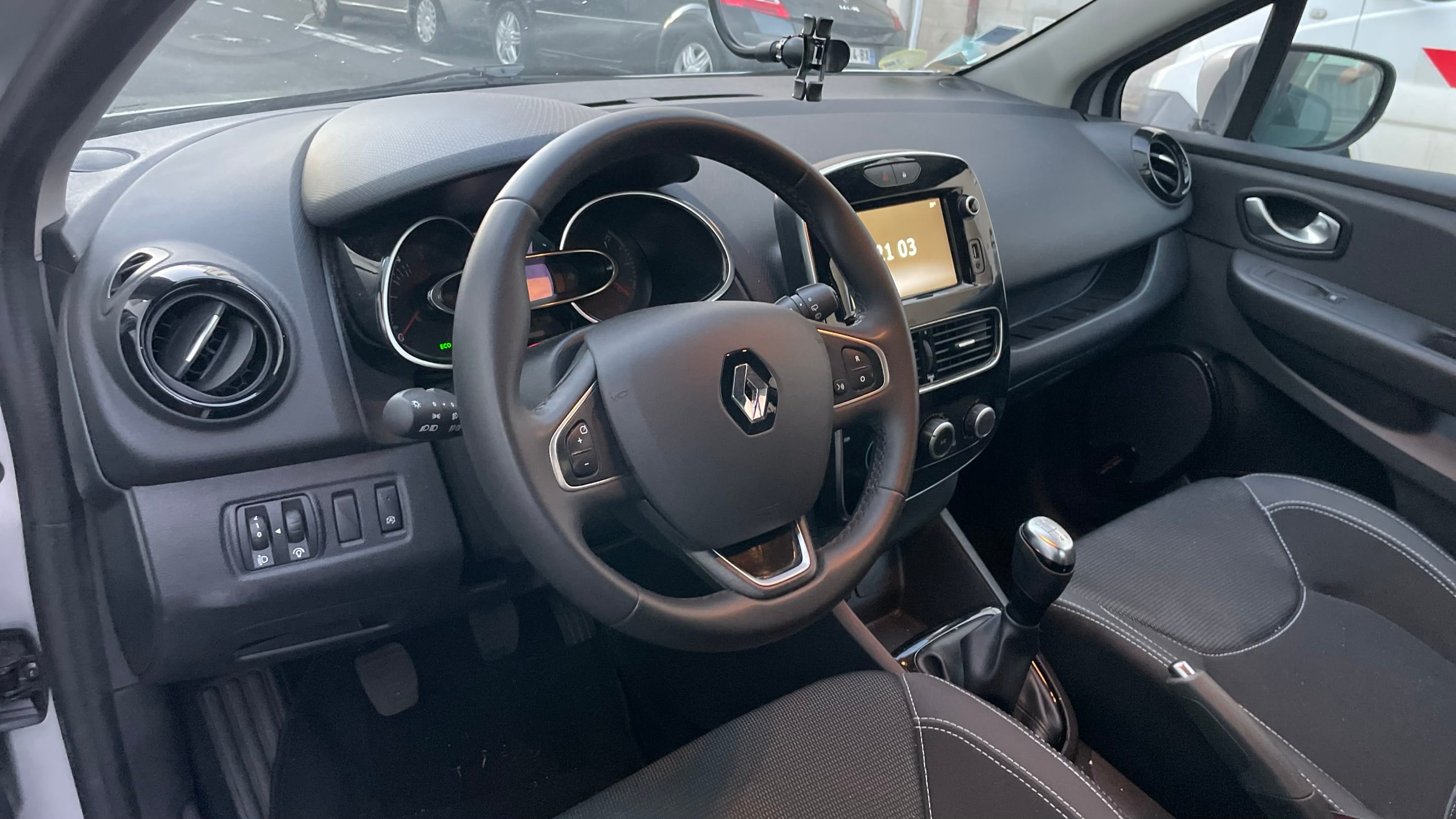 Renault Clio avec Siège bébé