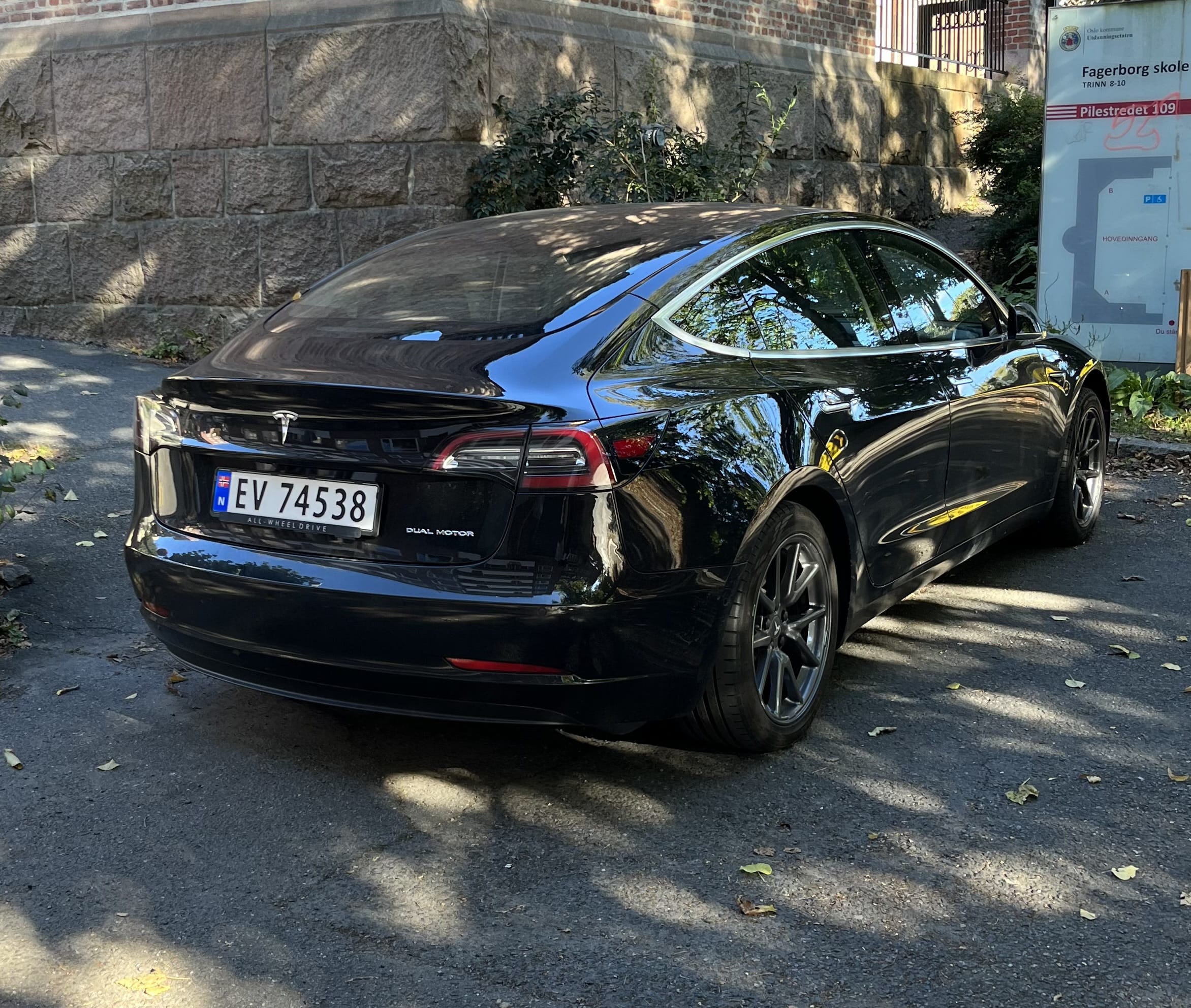 Tesla Model 3 AWD med Cruisekontroll