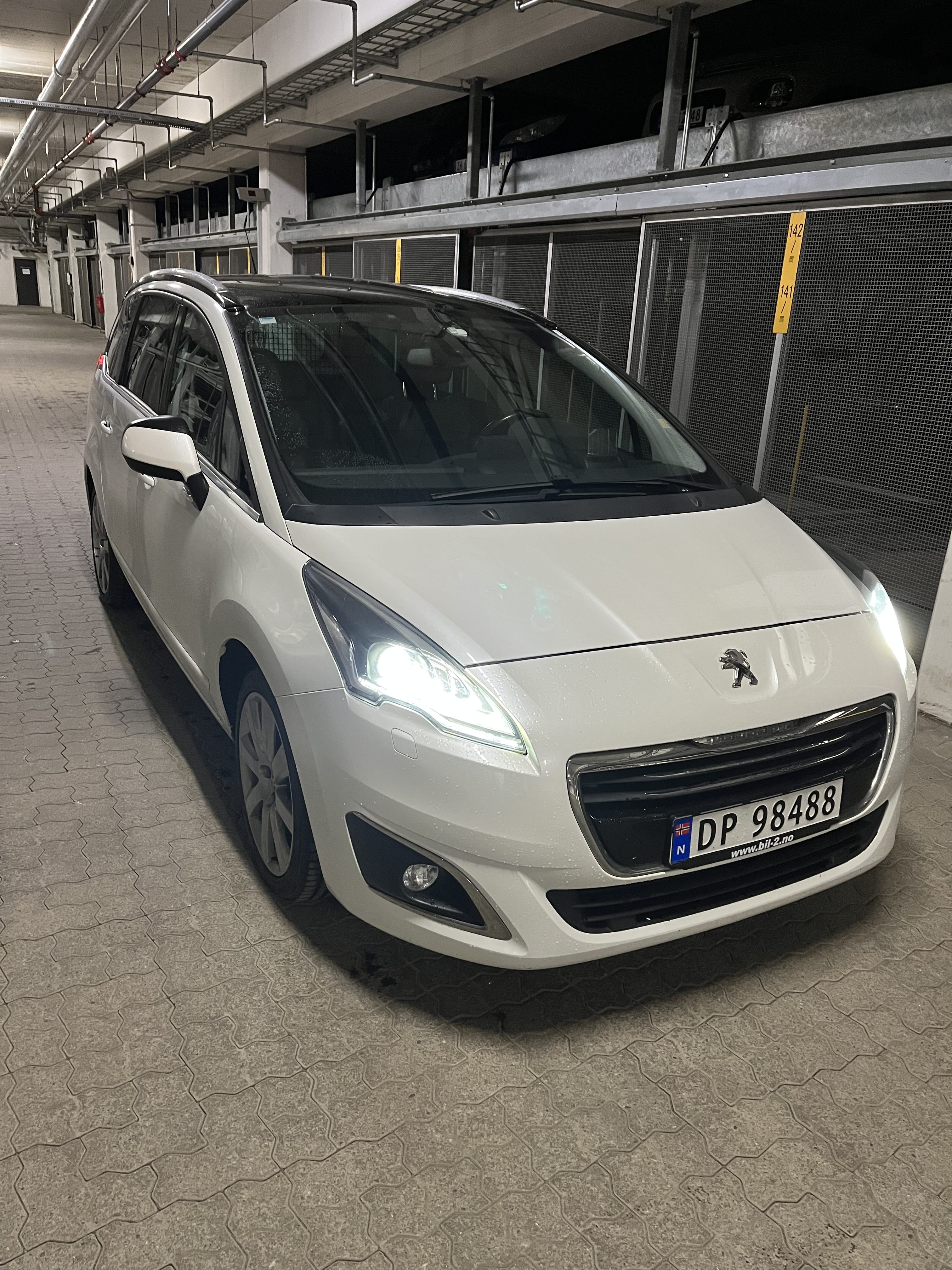 Peugeot 5008, 2016, Diesel, Automatik, 7 Sitze