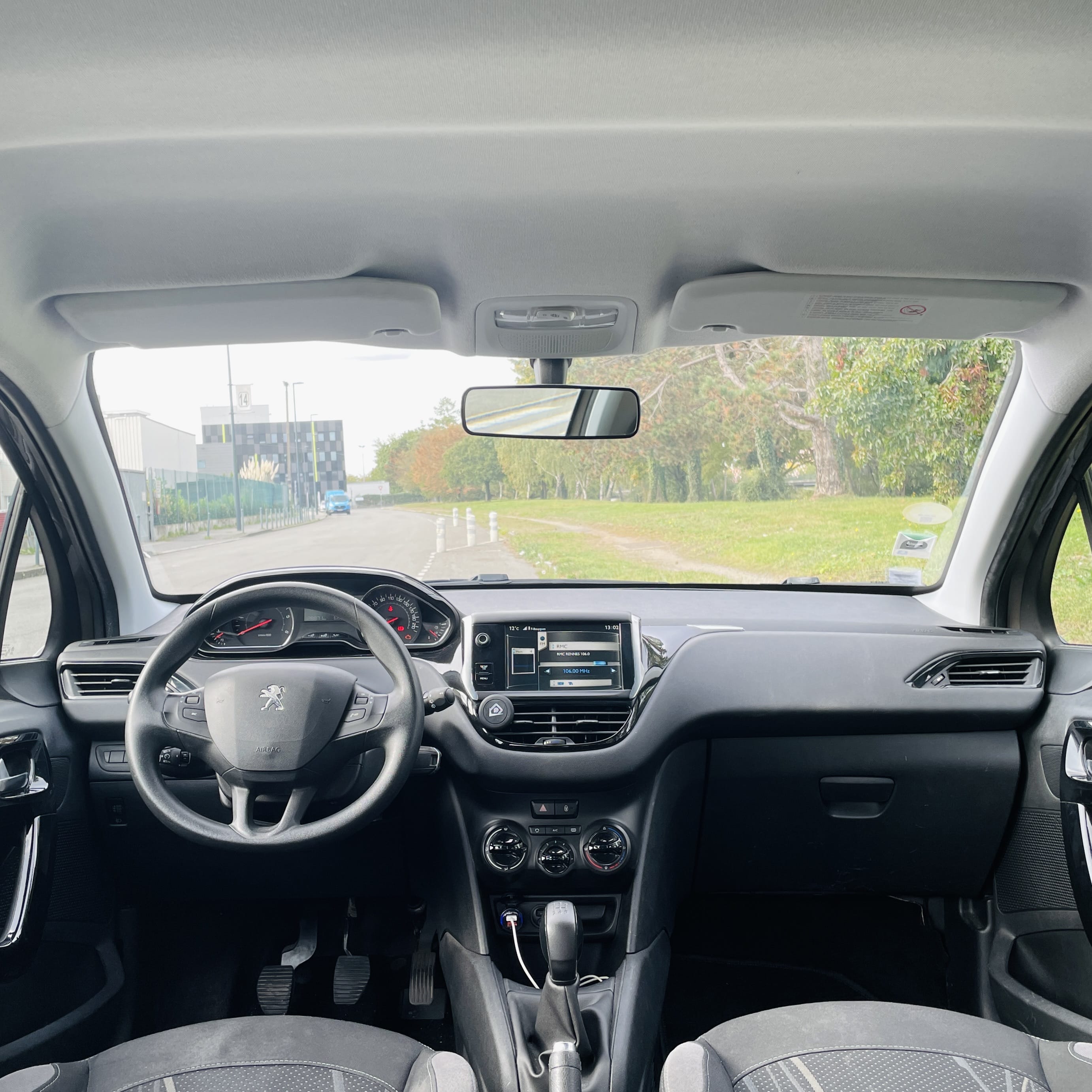 Peugeot 208 avec Siège bébé