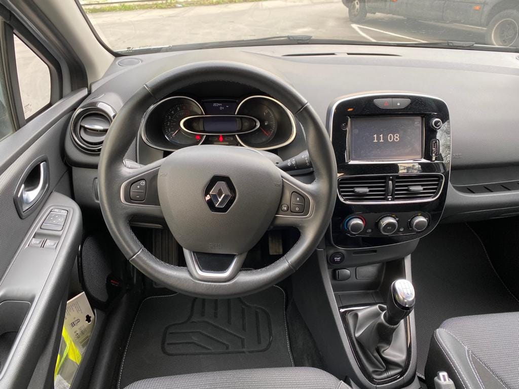 Renault Clio 425 with Cruise control