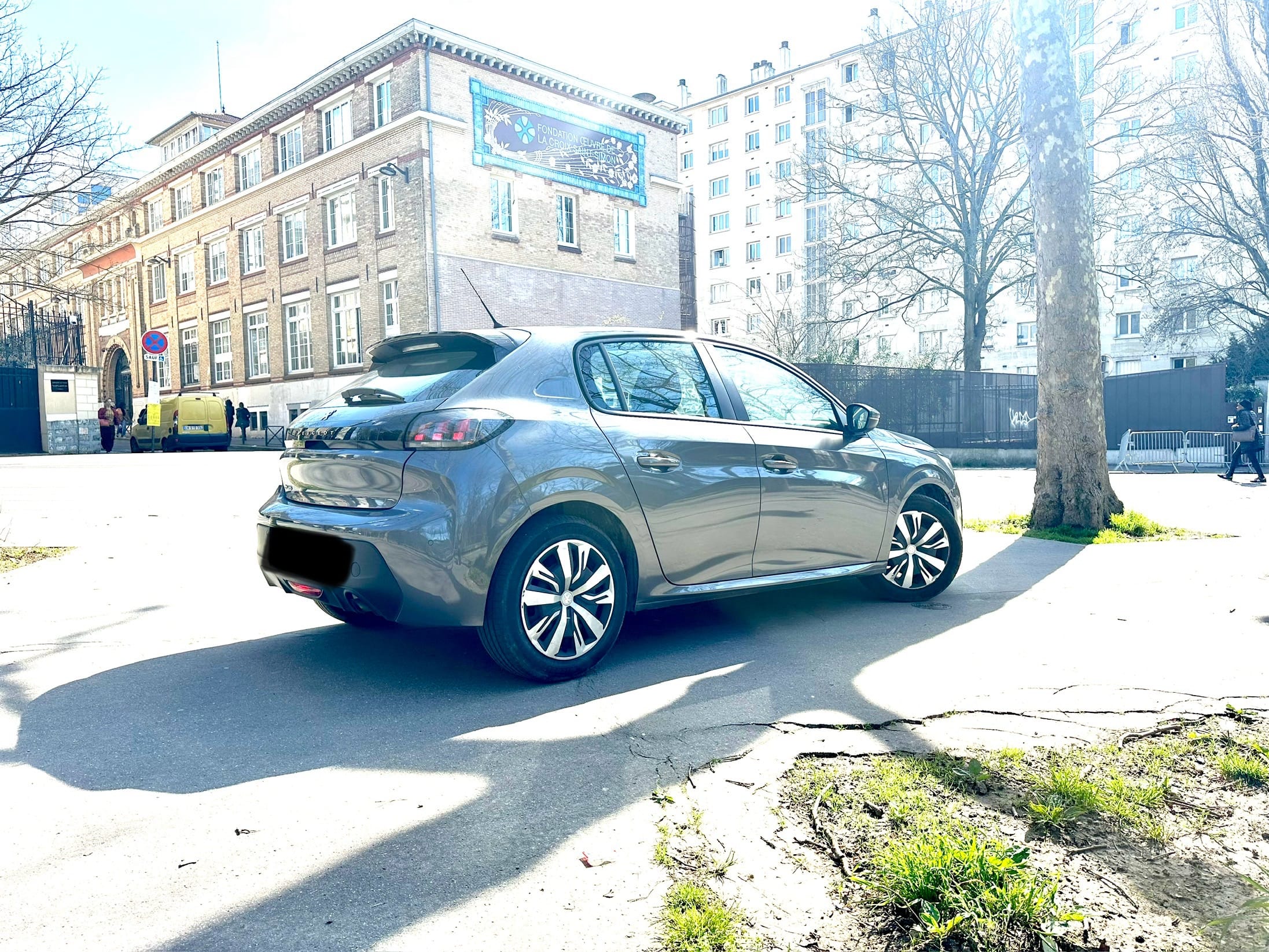 Peugeot 208 FR920 avec Entrée audio / iPod