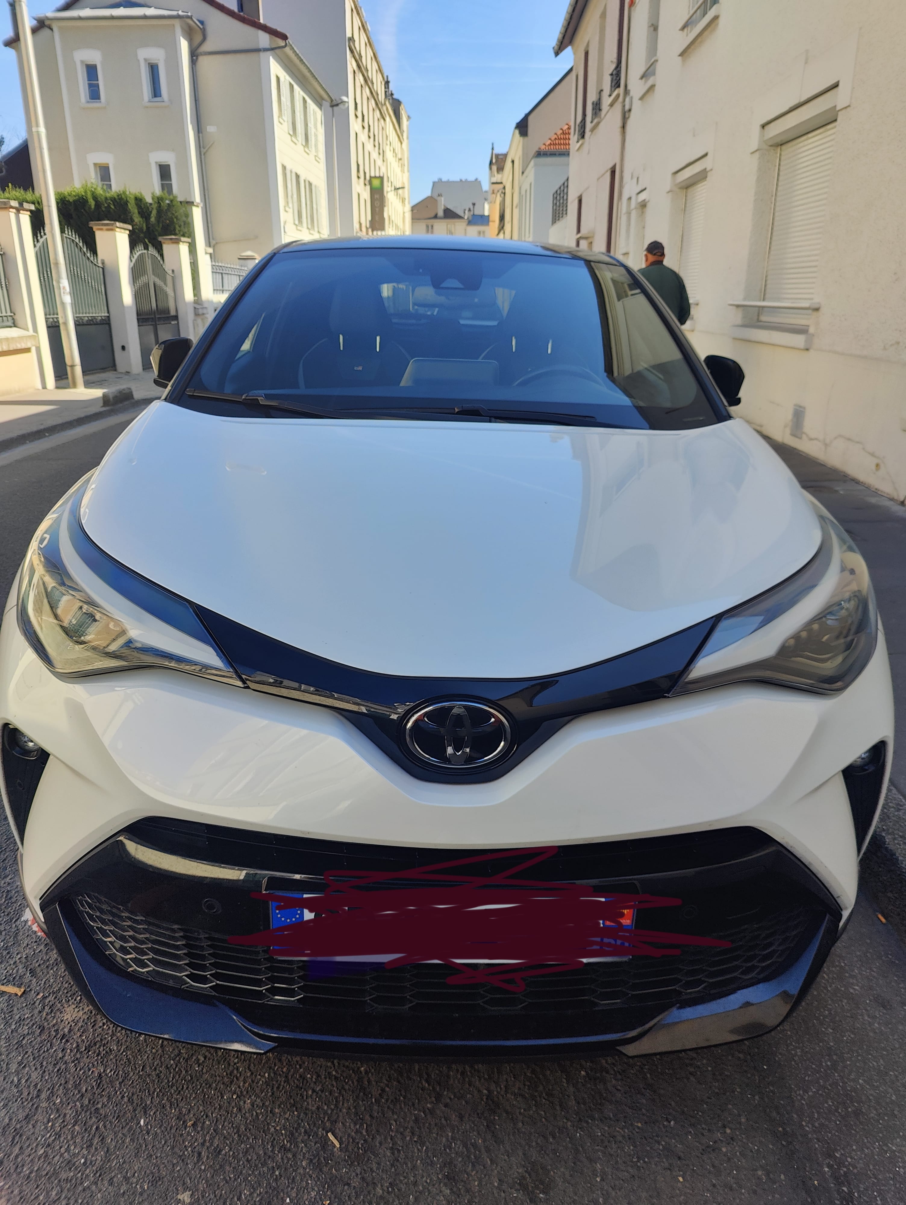 Toyota C-HR Hybrid avec Apple CarPlay