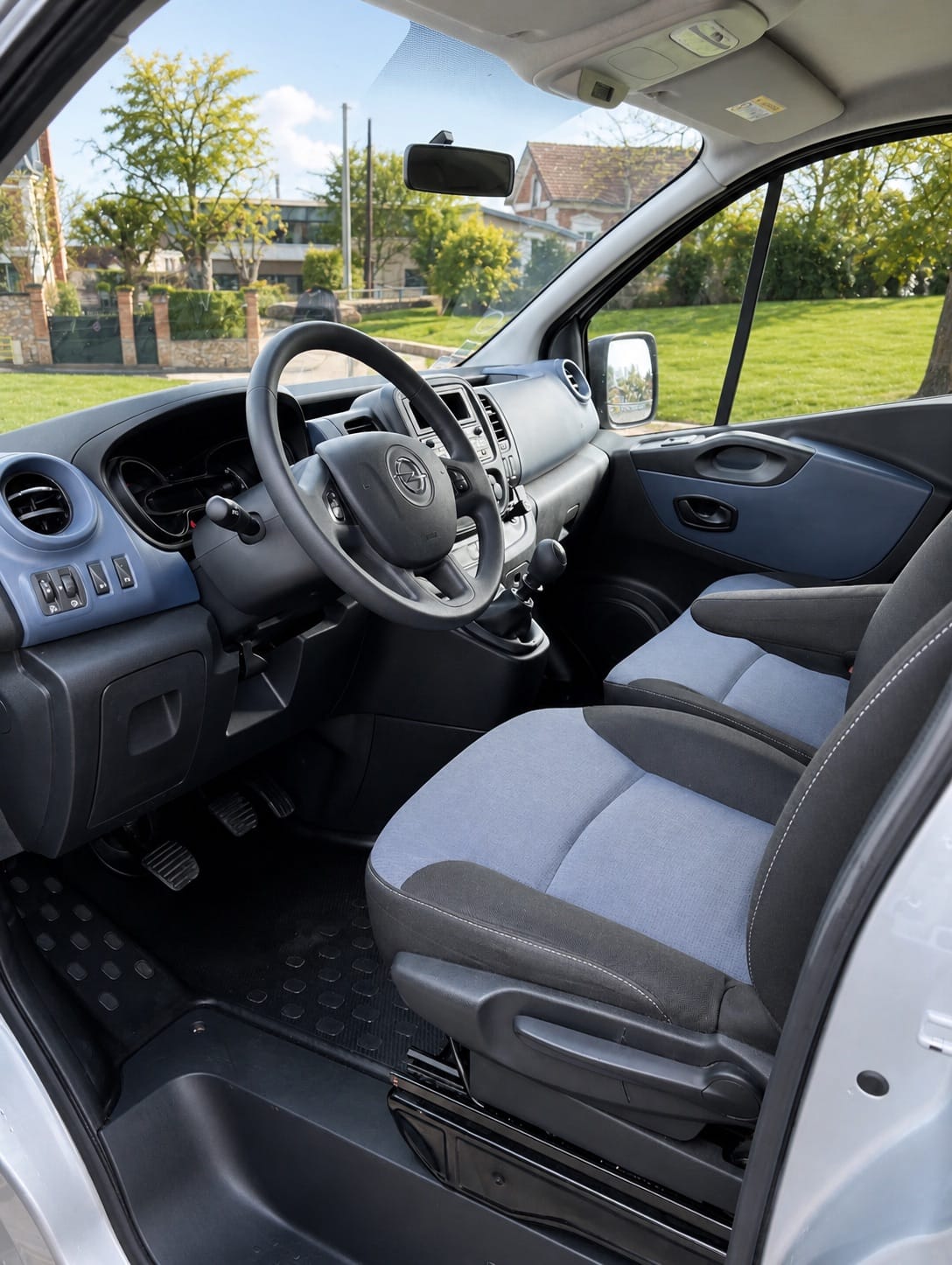 Opel Vivaro Combi avec Siège bébé