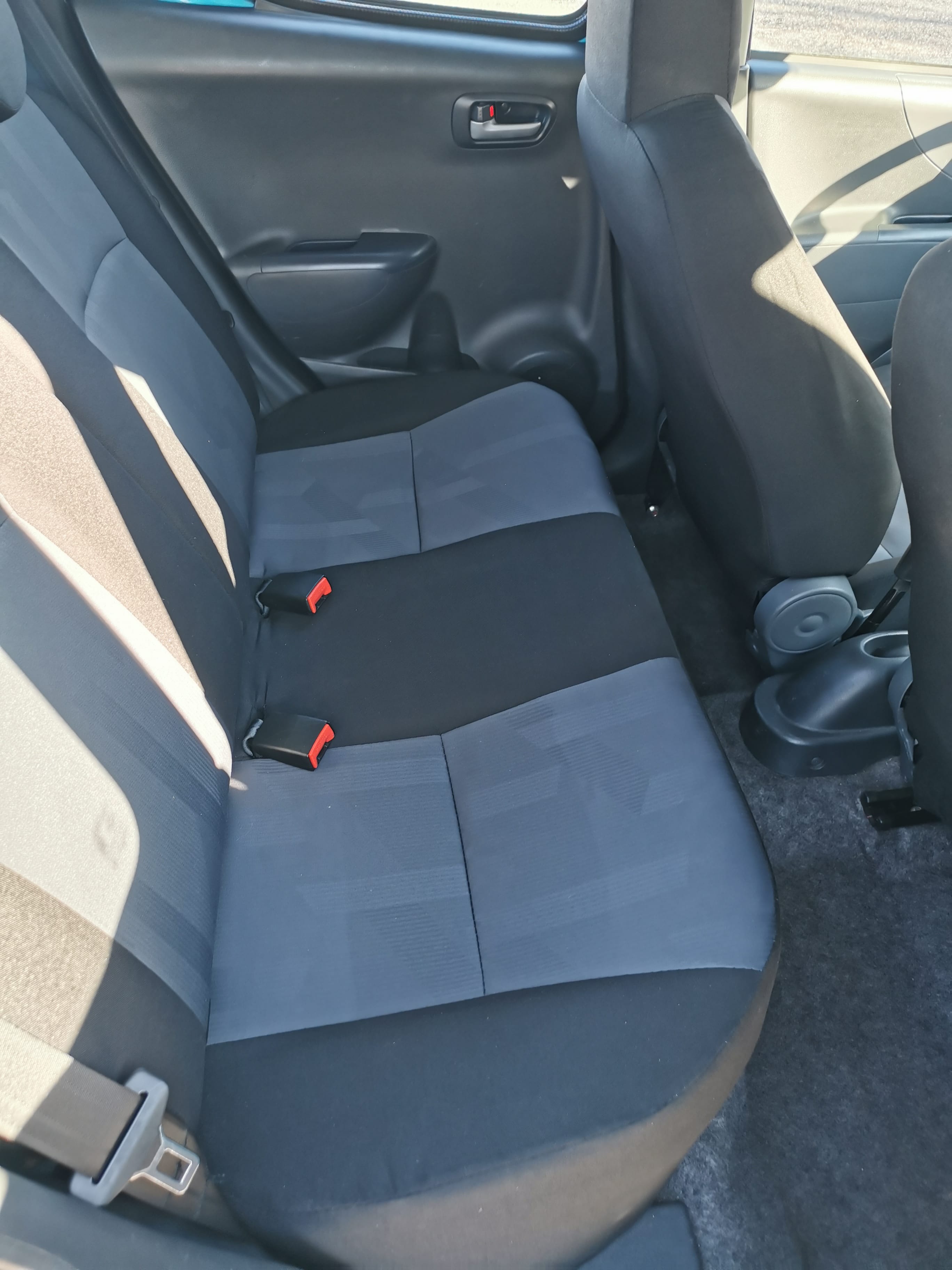 Suzuki Alto avec Autoradio